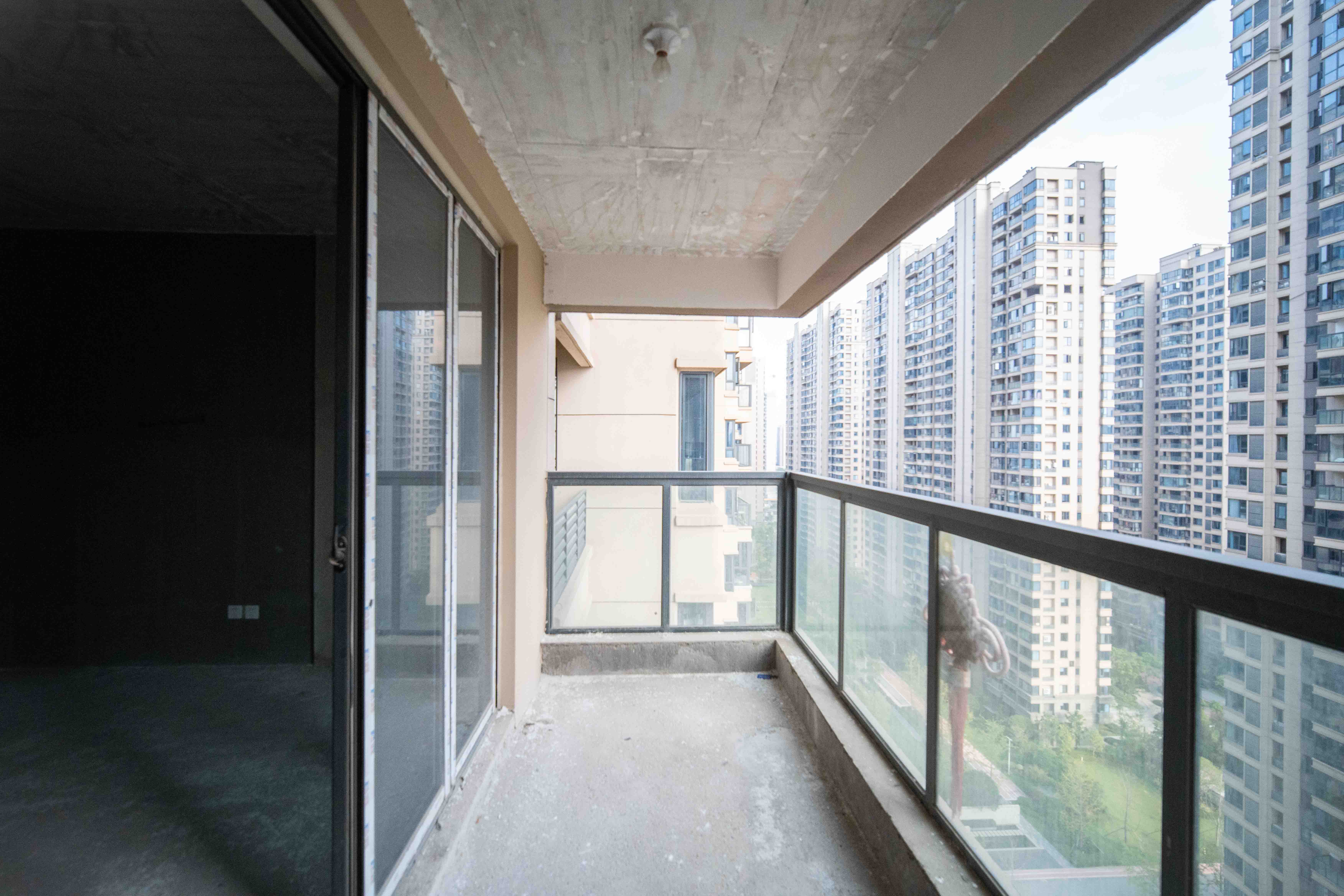 长房东旭国际  4室2厅2卫    200.0万其他