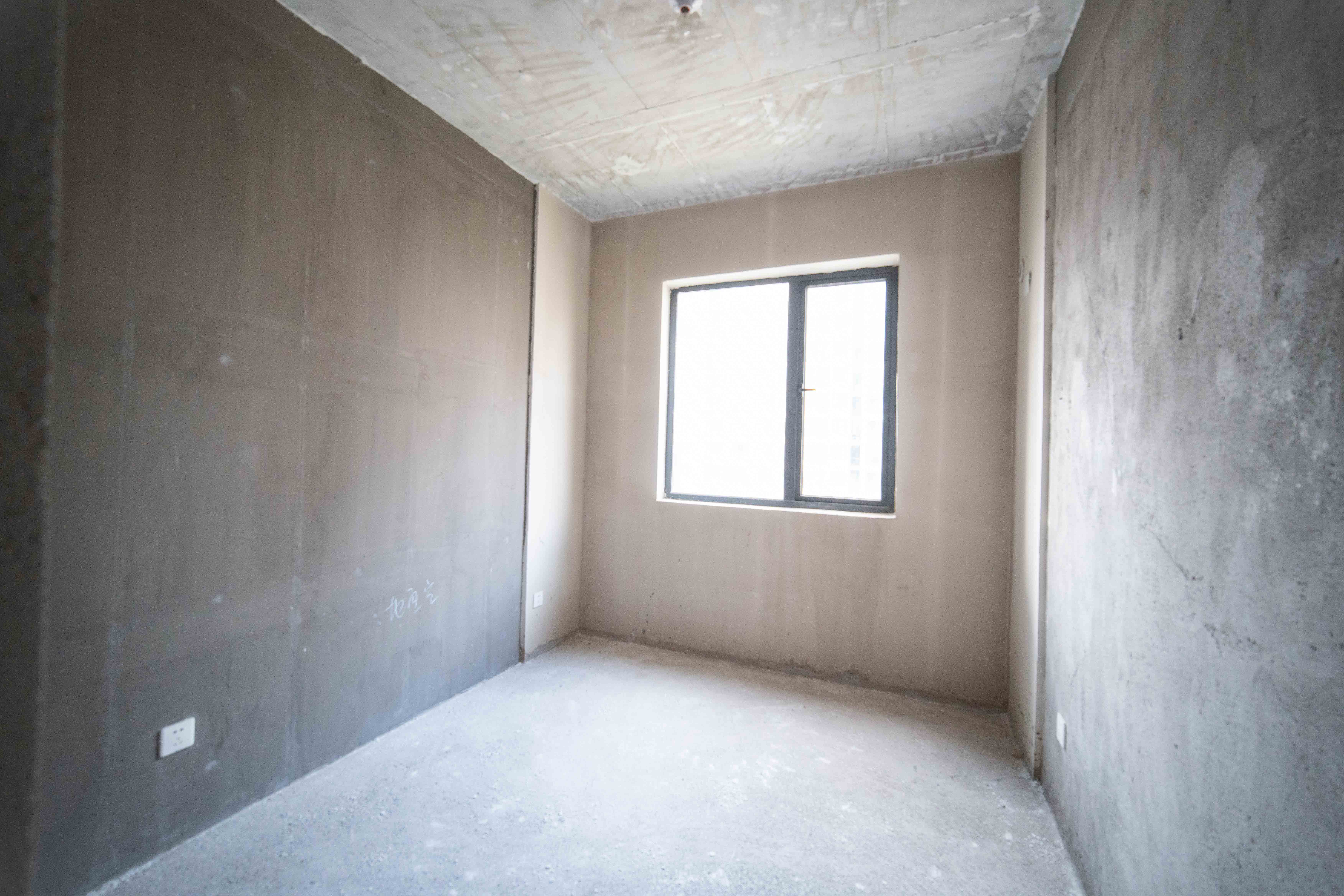 长房东旭国际  4室2厅2卫    200.0万其他