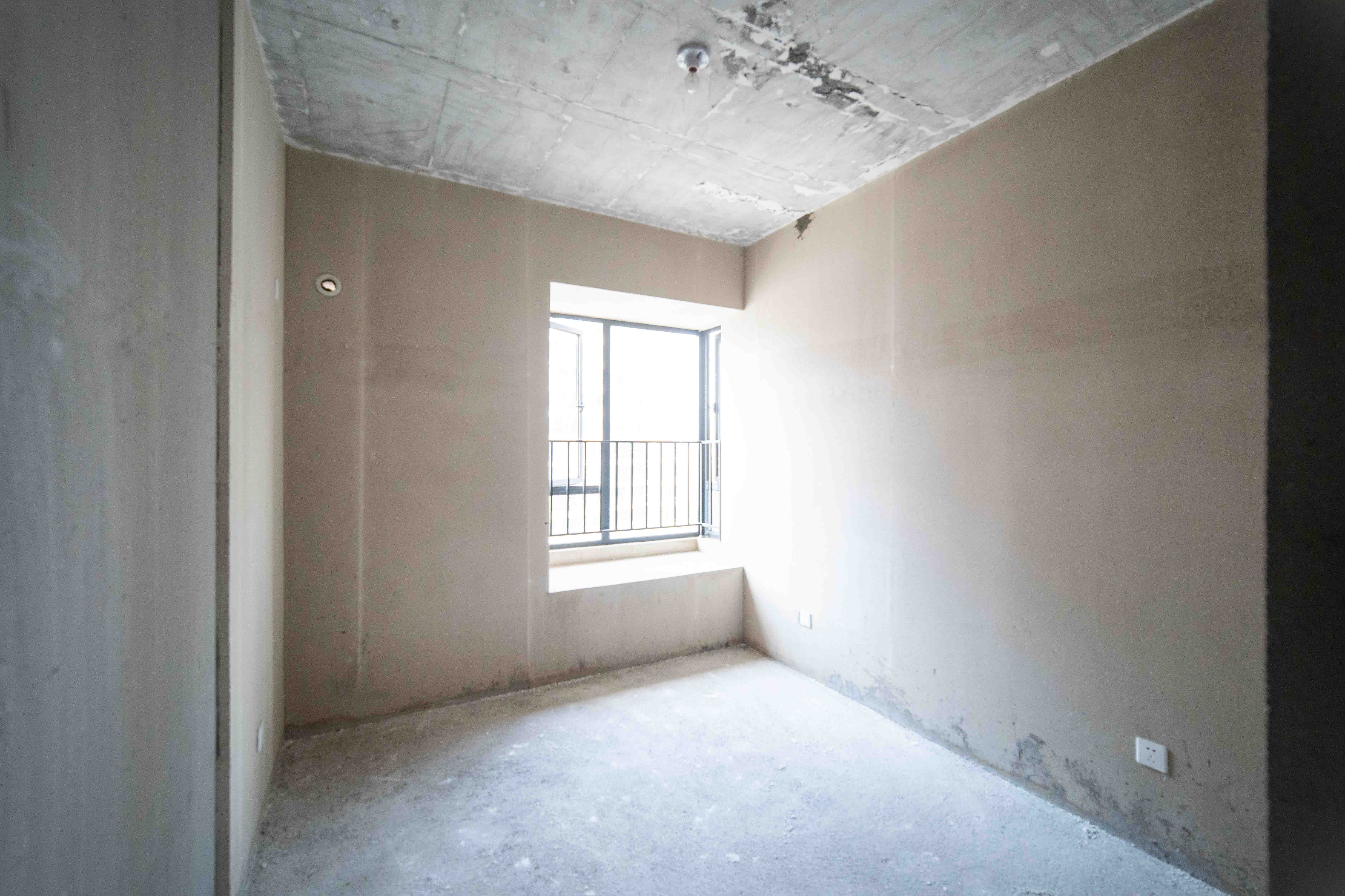 长房东旭国际  4室2厅2卫    200.0万其他