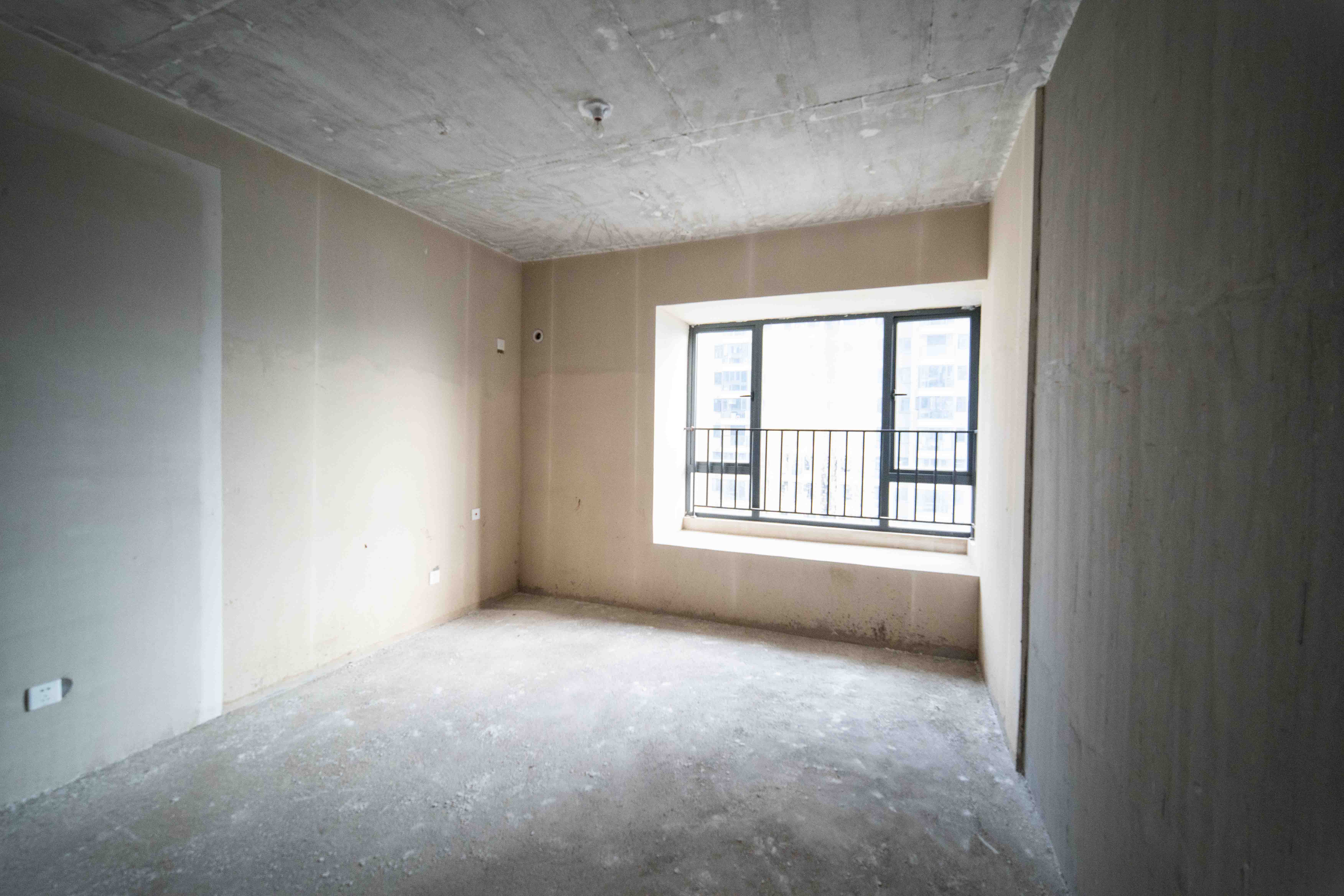 长房东旭国际  4室2厅2卫    200.0万其他