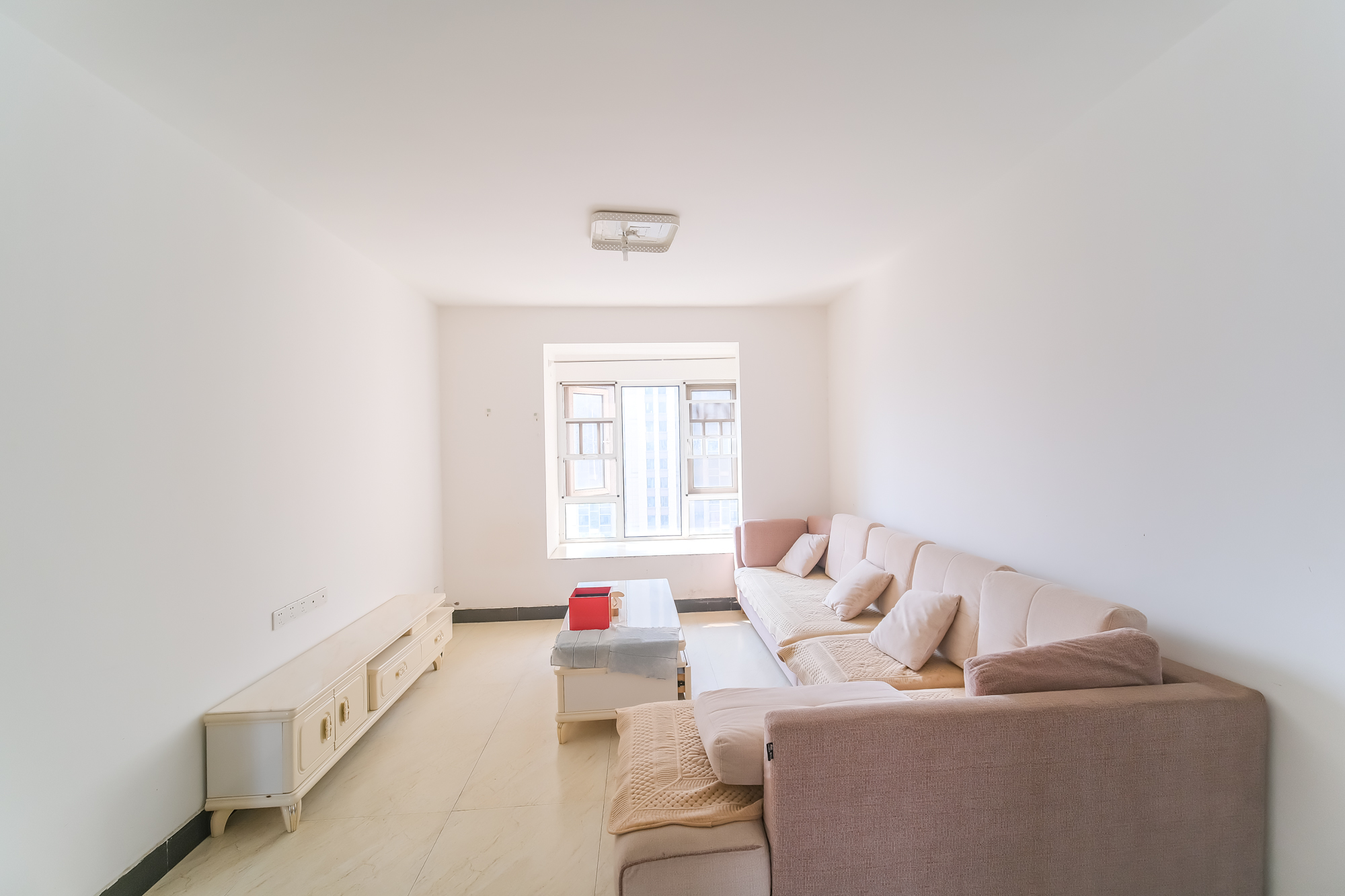 荣盛花语城 3室2厅1卫 58.6万 荣盛花语城 3室2厅1卫 58.6万客厅