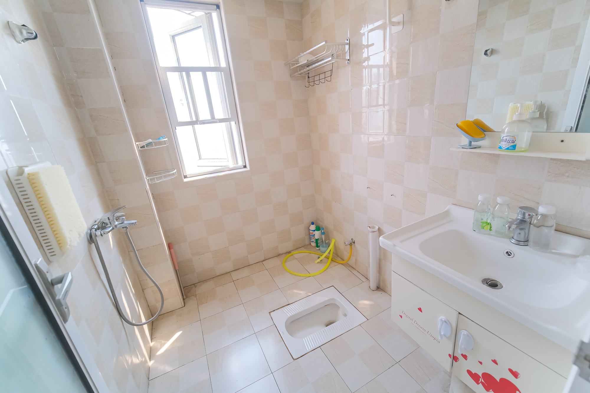 荣盛花语城 3室2厅1卫 58.6万 荣盛花语城 3室2厅1卫 58.6万卫生间