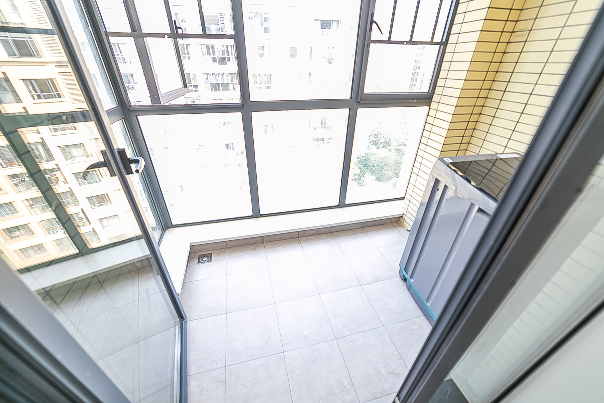 长盛岚庭  5室2厅3卫   225.00万阳台