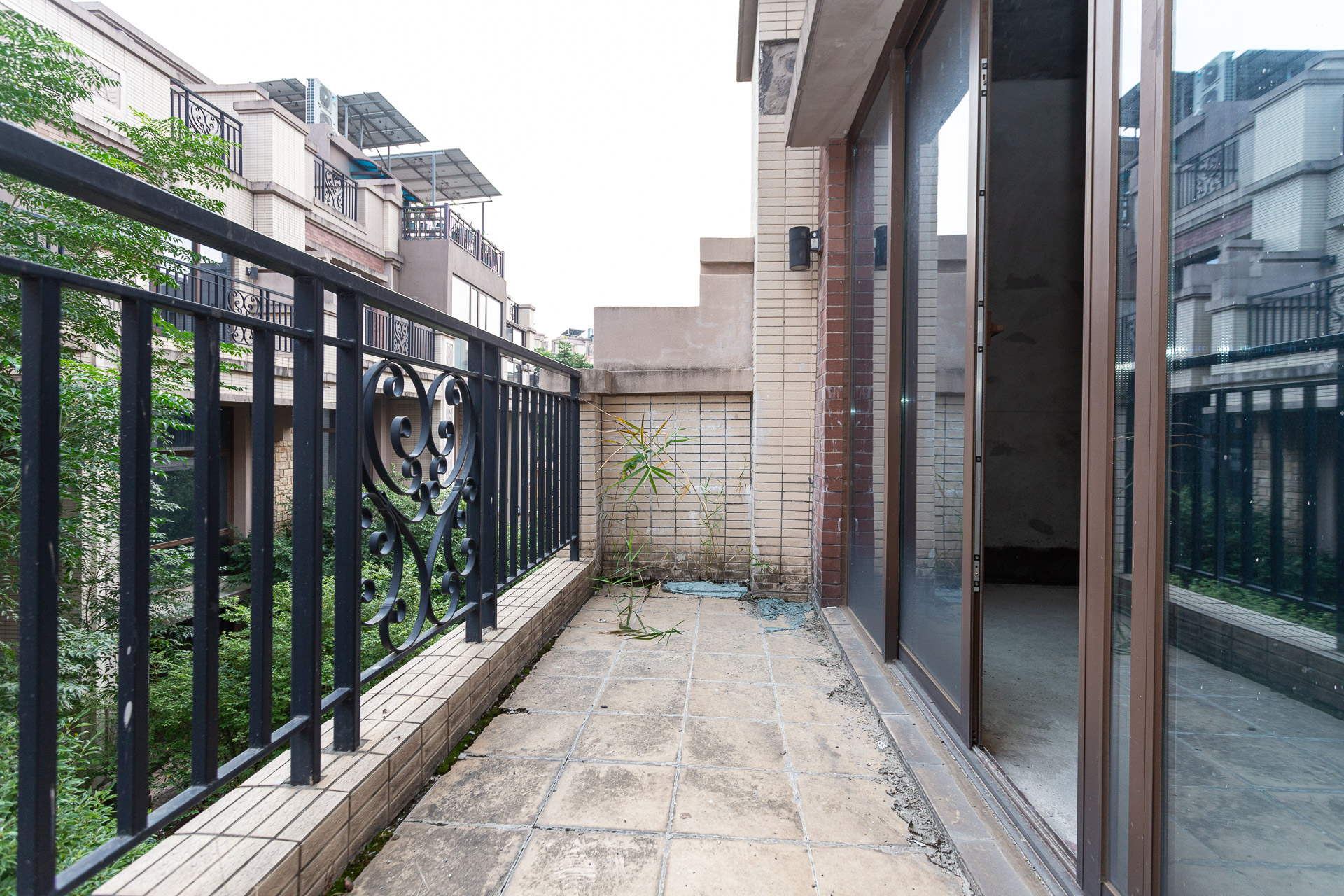 盈峰翠邸  4室2厅2卫    140.0万 盈峰翠邸  4室2厅2卫    140.0万阳台