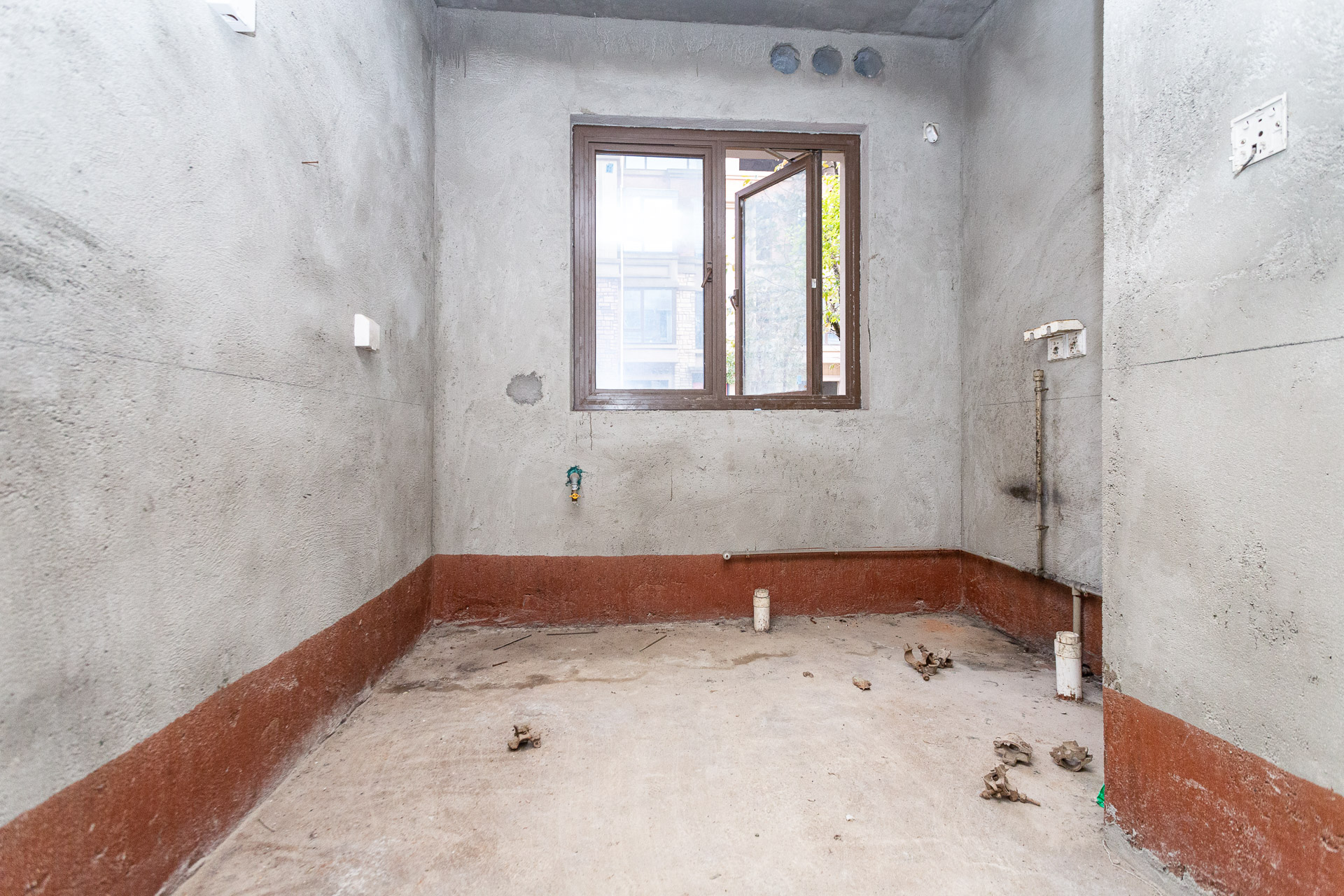 盈峰翠邸  5室3厅5卫    136.0万 盈峰翠邸  5室3厅5卫    136.0万厨房