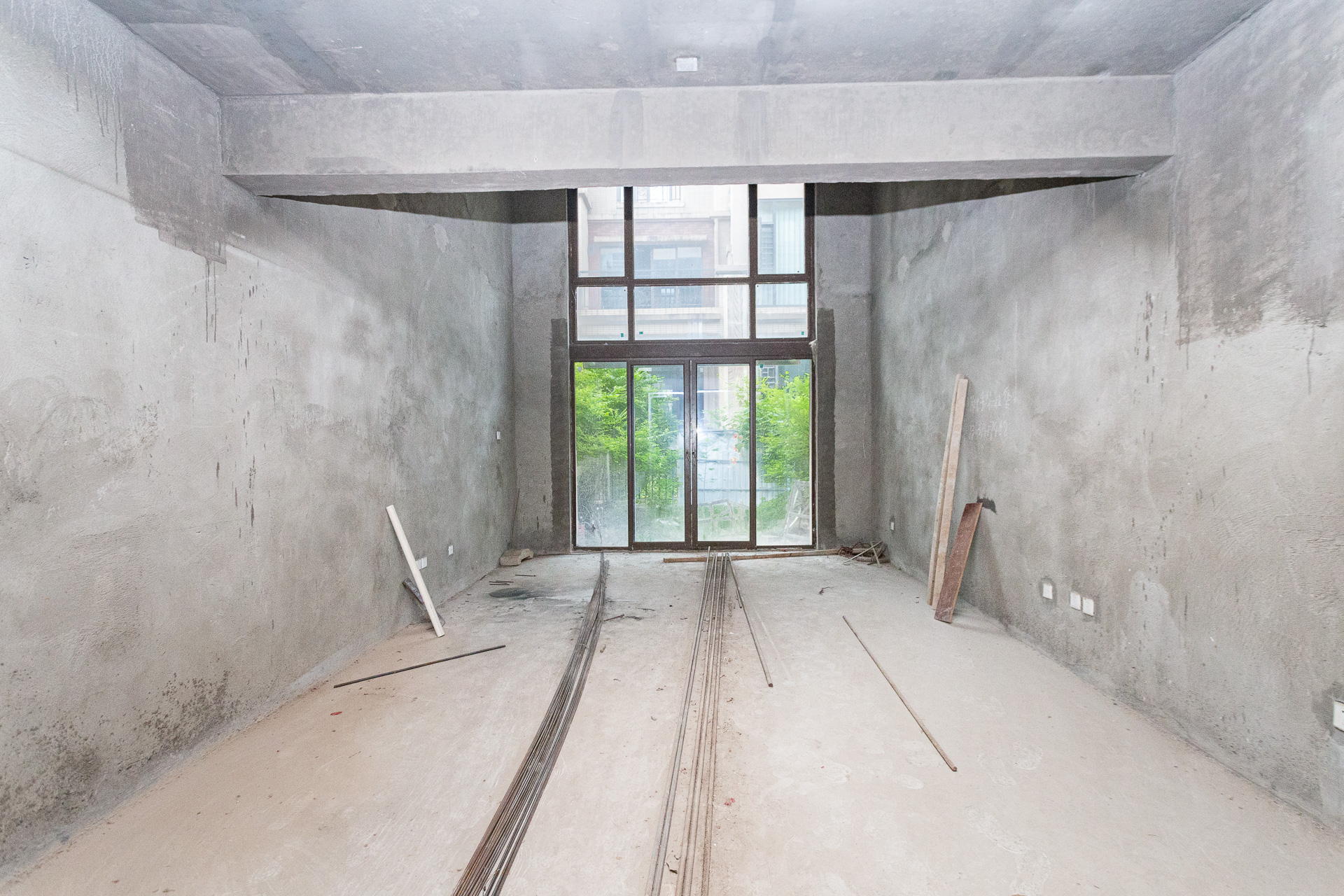 盈峰翠邸  5室3厅5卫    136.0万 盈峰翠邸  5室3厅5卫    136.0万客厅