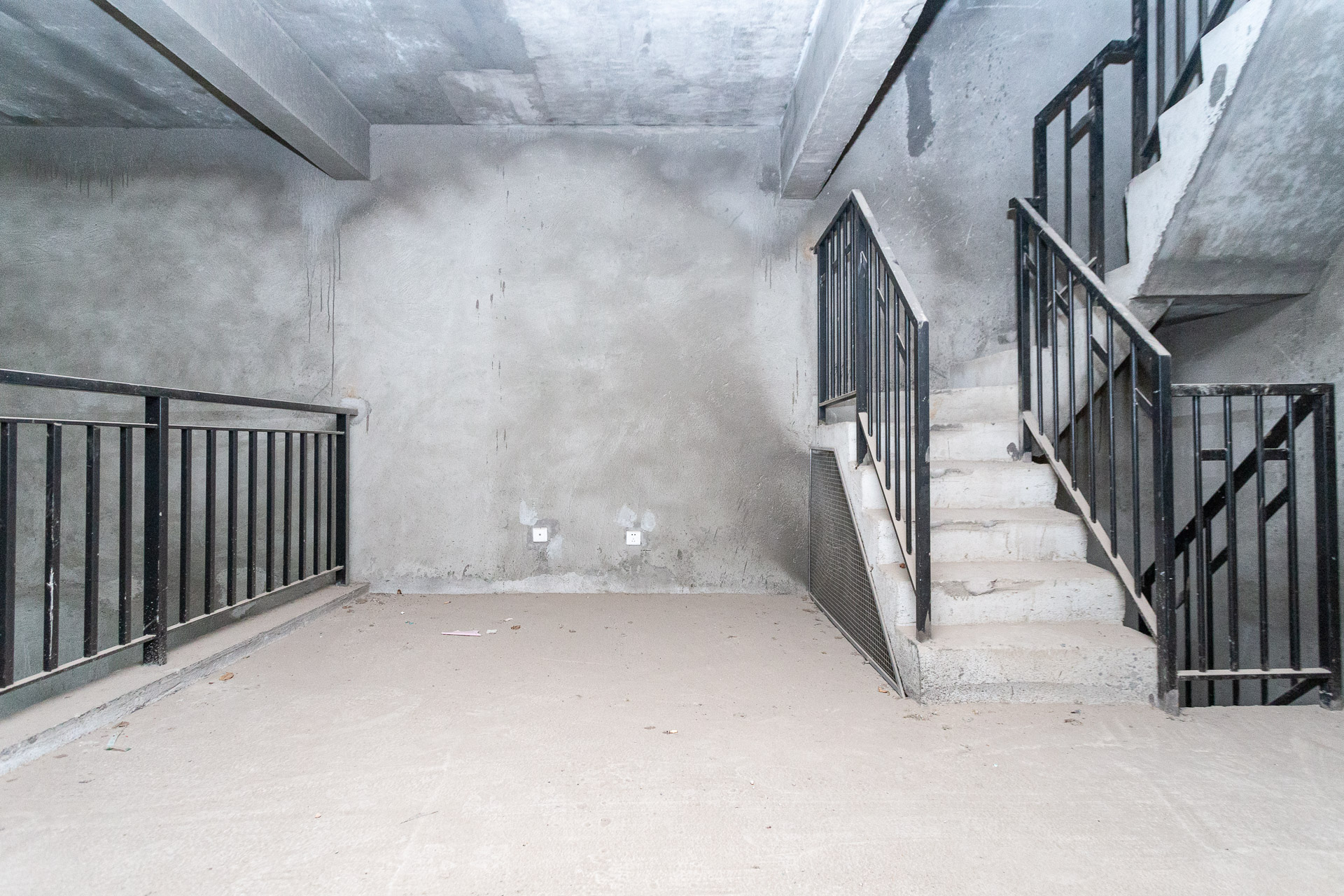 盈峰翠邸  5室3厅5卫    136.0万 盈峰翠邸  5室3厅5卫    136.0万其他