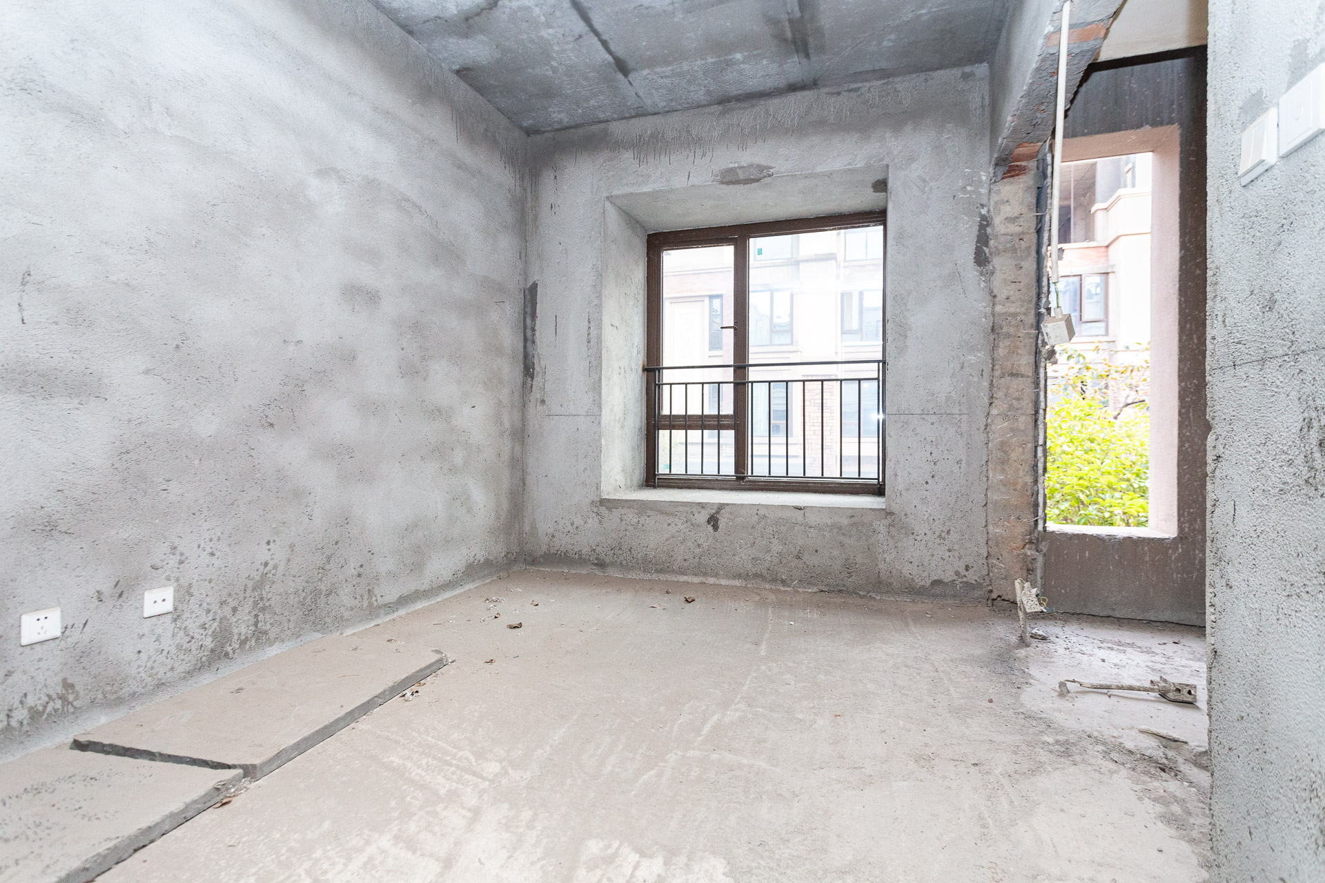 盈峰翠邸  5室3厅5卫    136.0万 盈峰翠邸  5室3厅5卫    136.0万卧室