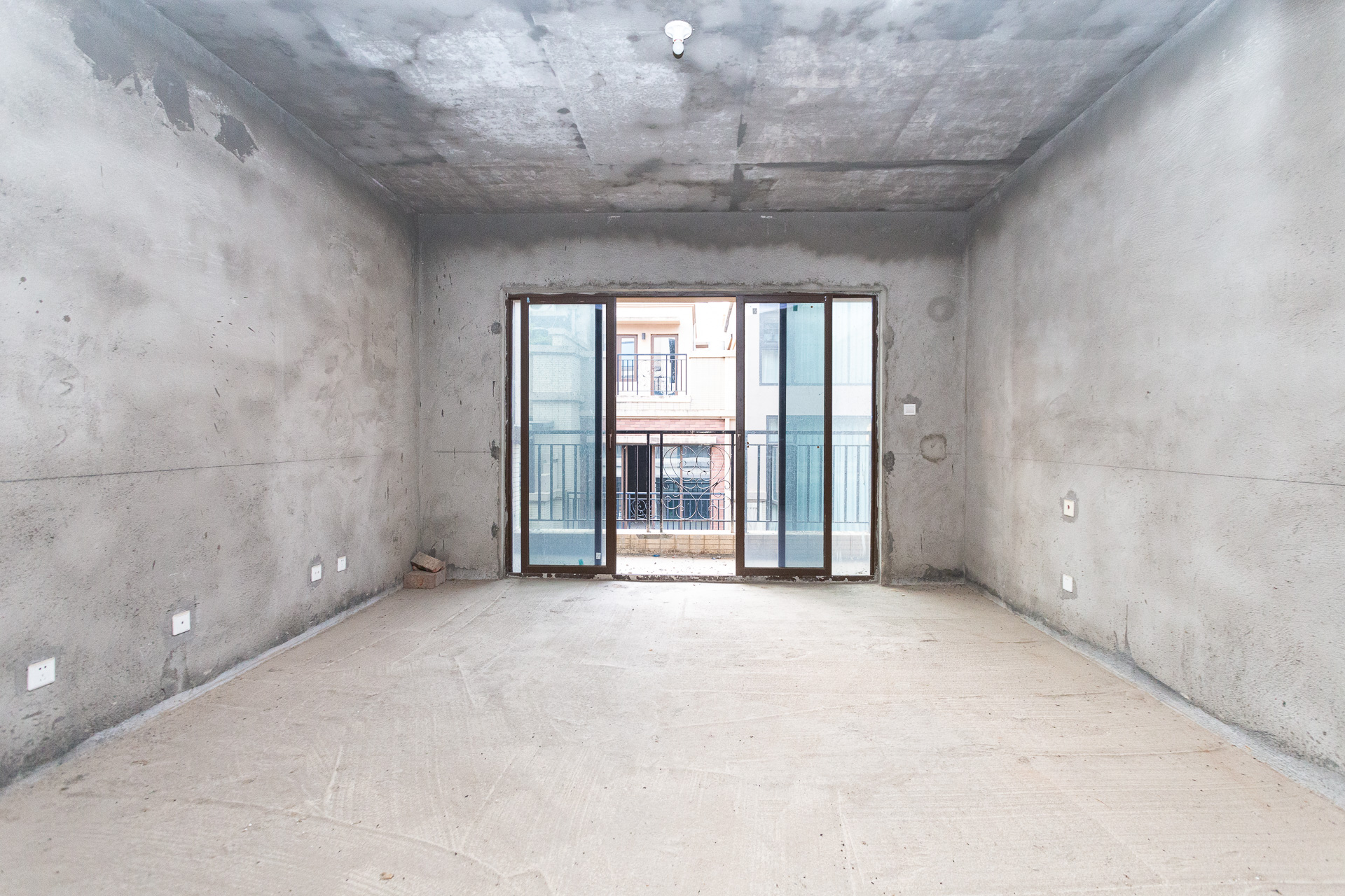 盈峰翠邸  5室3厅5卫    136.0万 盈峰翠邸  5室3厅5卫    136.0万卧室