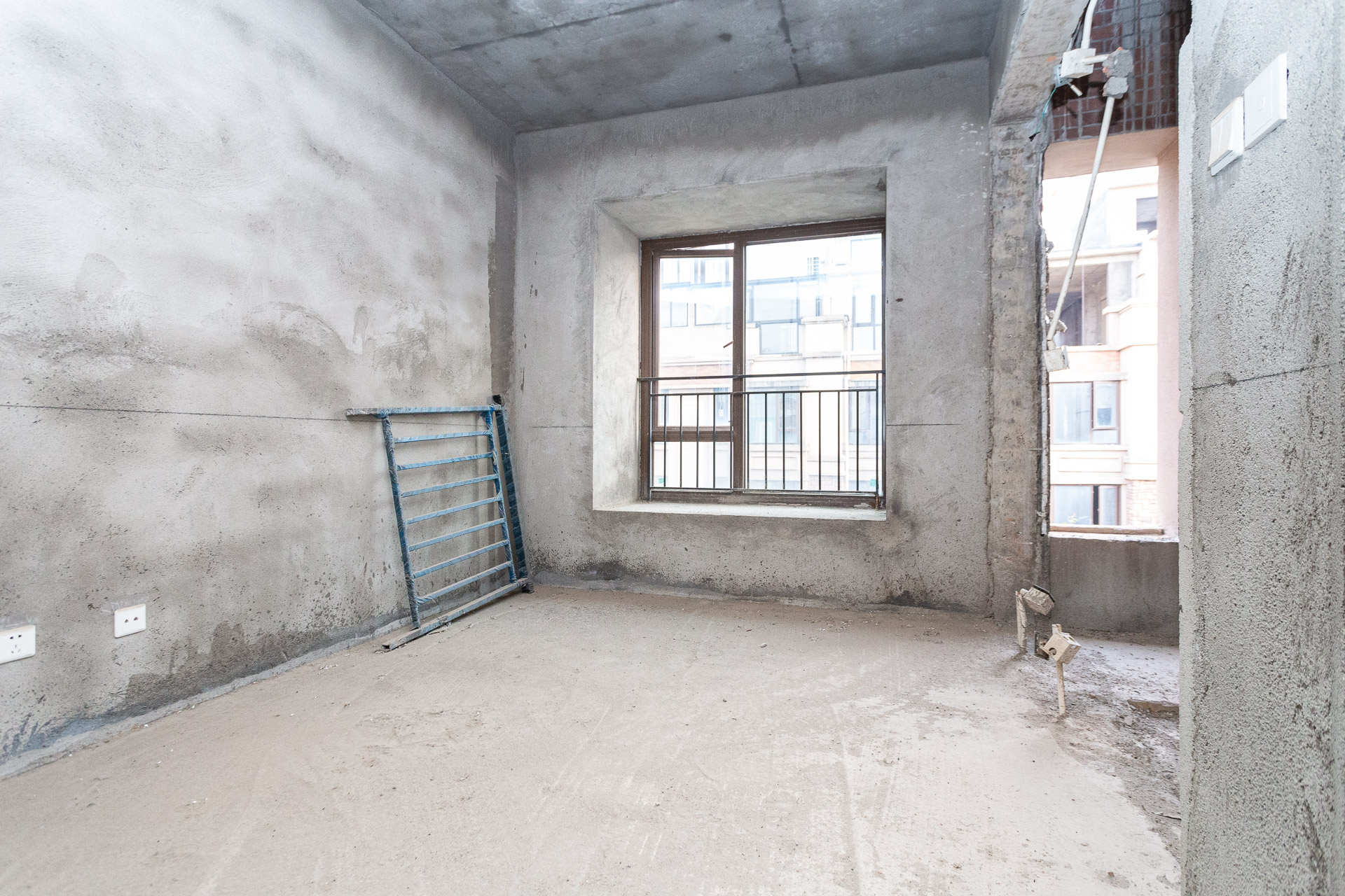 盈峰翠邸  5室3厅5卫    136.0万 盈峰翠邸  5室3厅5卫    136.0万卧室