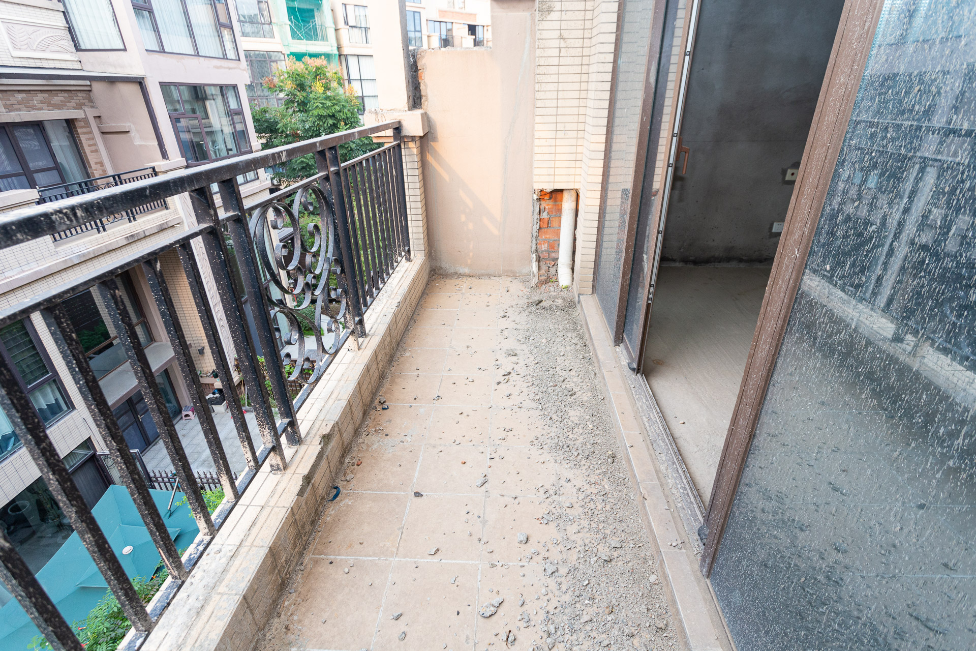 盈峰翠邸  5室3厅5卫    136.0万 盈峰翠邸  5室3厅5卫    136.0万阳台