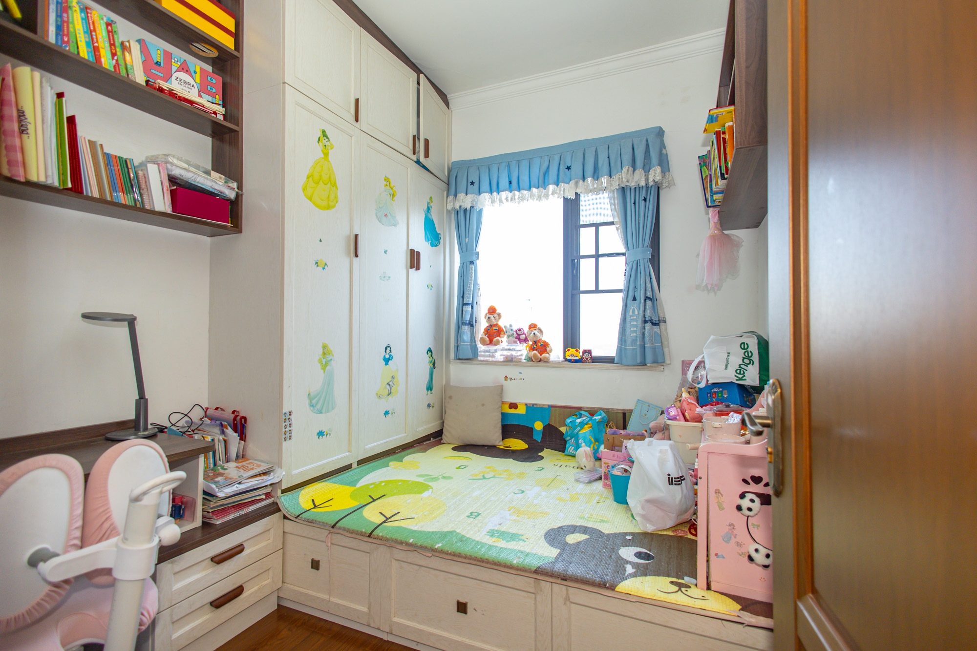 旺德府恺悦国际 3室2厅2卫 60.0万 旺德府恺悦国际 3室2厅2卫 60.0万卧室