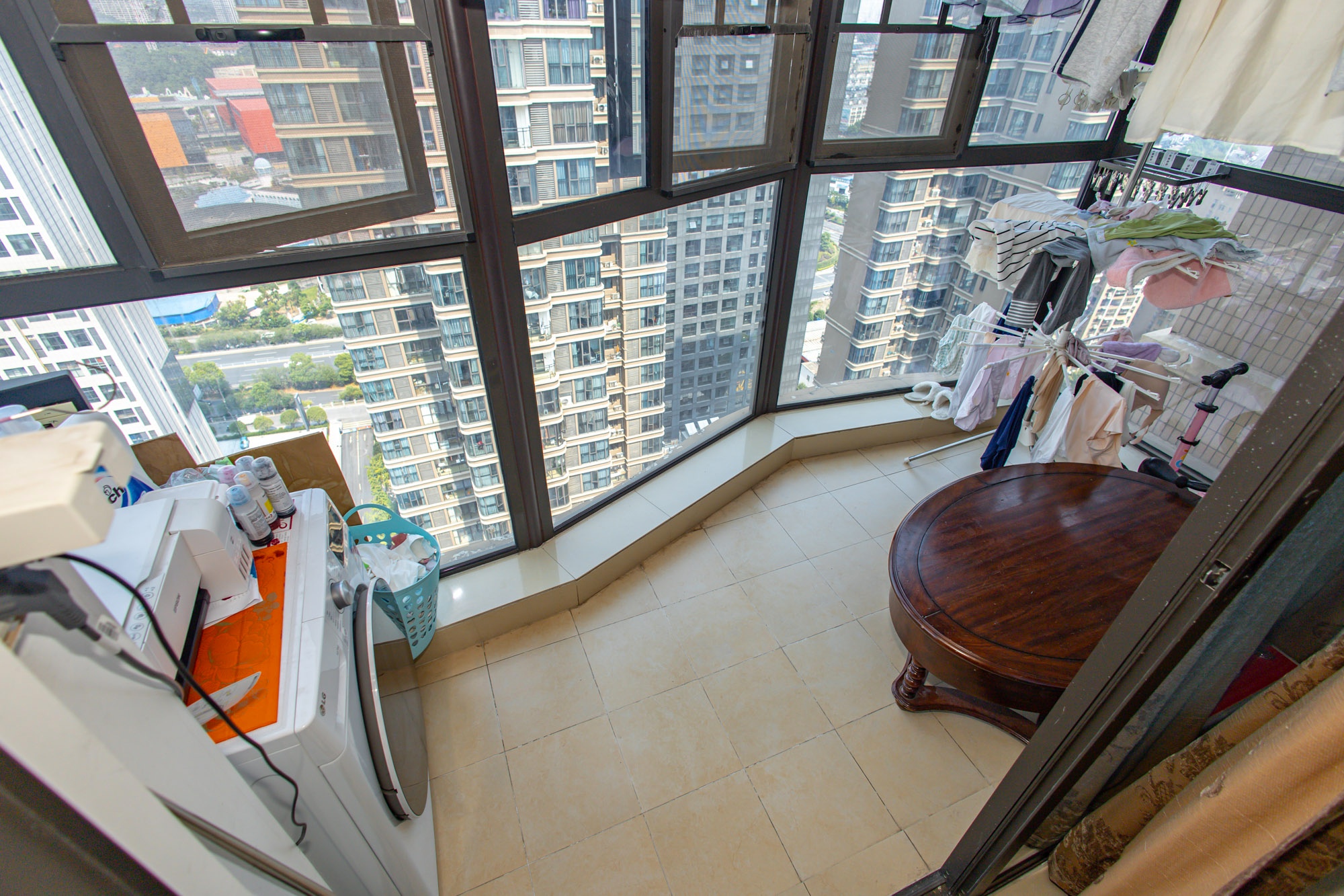 旺德府恺悦国际 3室2厅2卫 60.0万 旺德府恺悦国际 3室2厅2卫 60.0万阳台