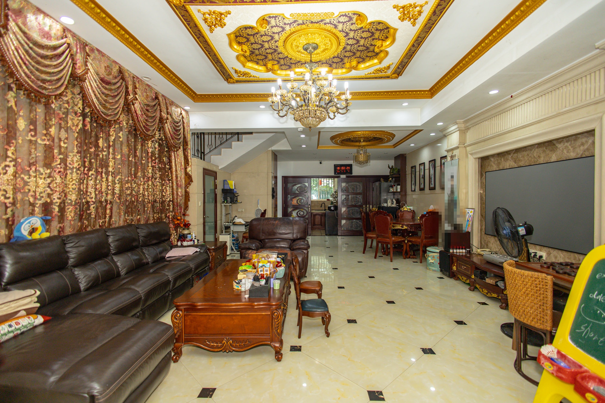 碧桂园威尼斯城  5室2厅4卫    368.0万 碧桂园威尼斯城  5室2厅4卫    368.0万客厅