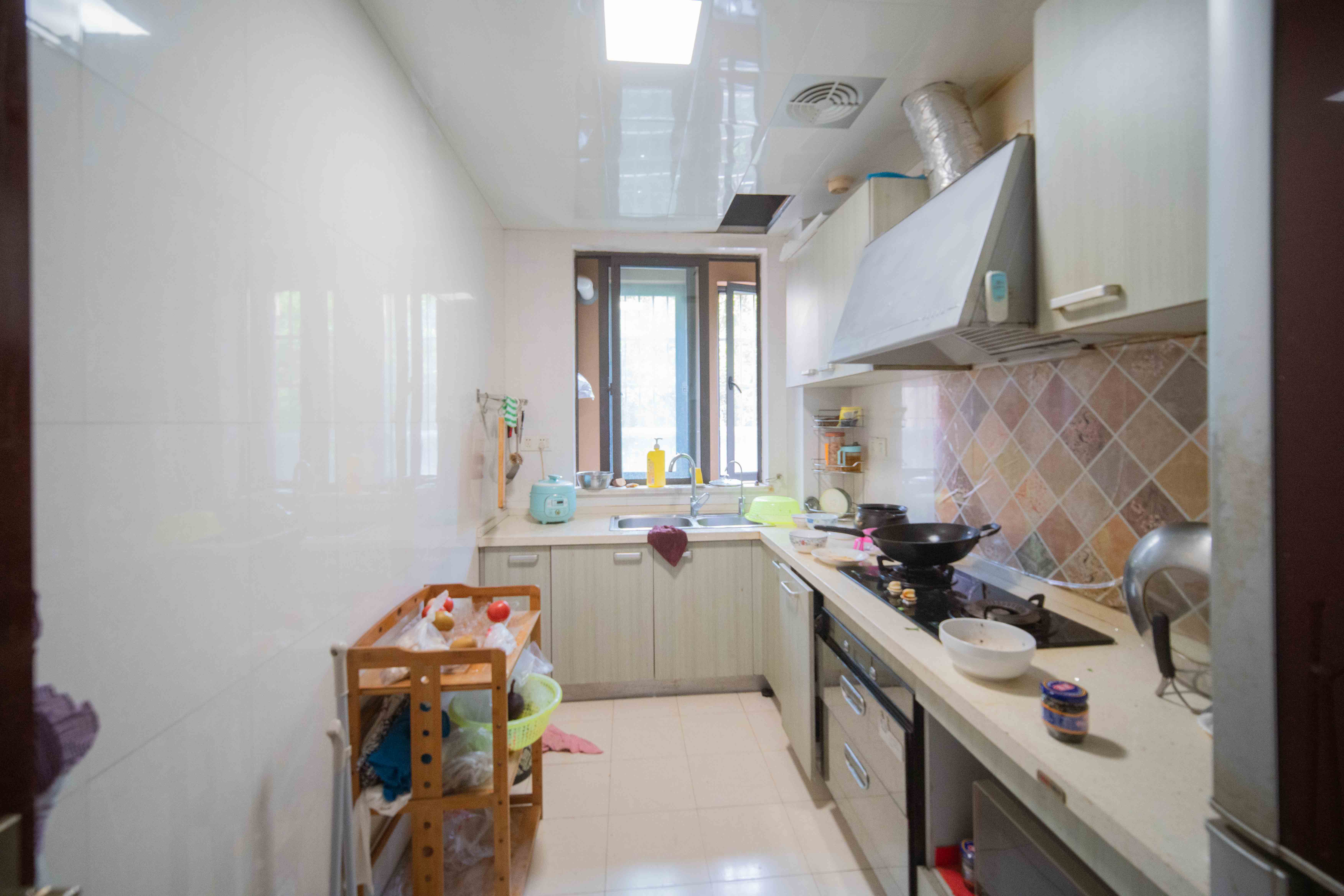 中城丽景香山园  4室2厅2卫    160.0万厨房