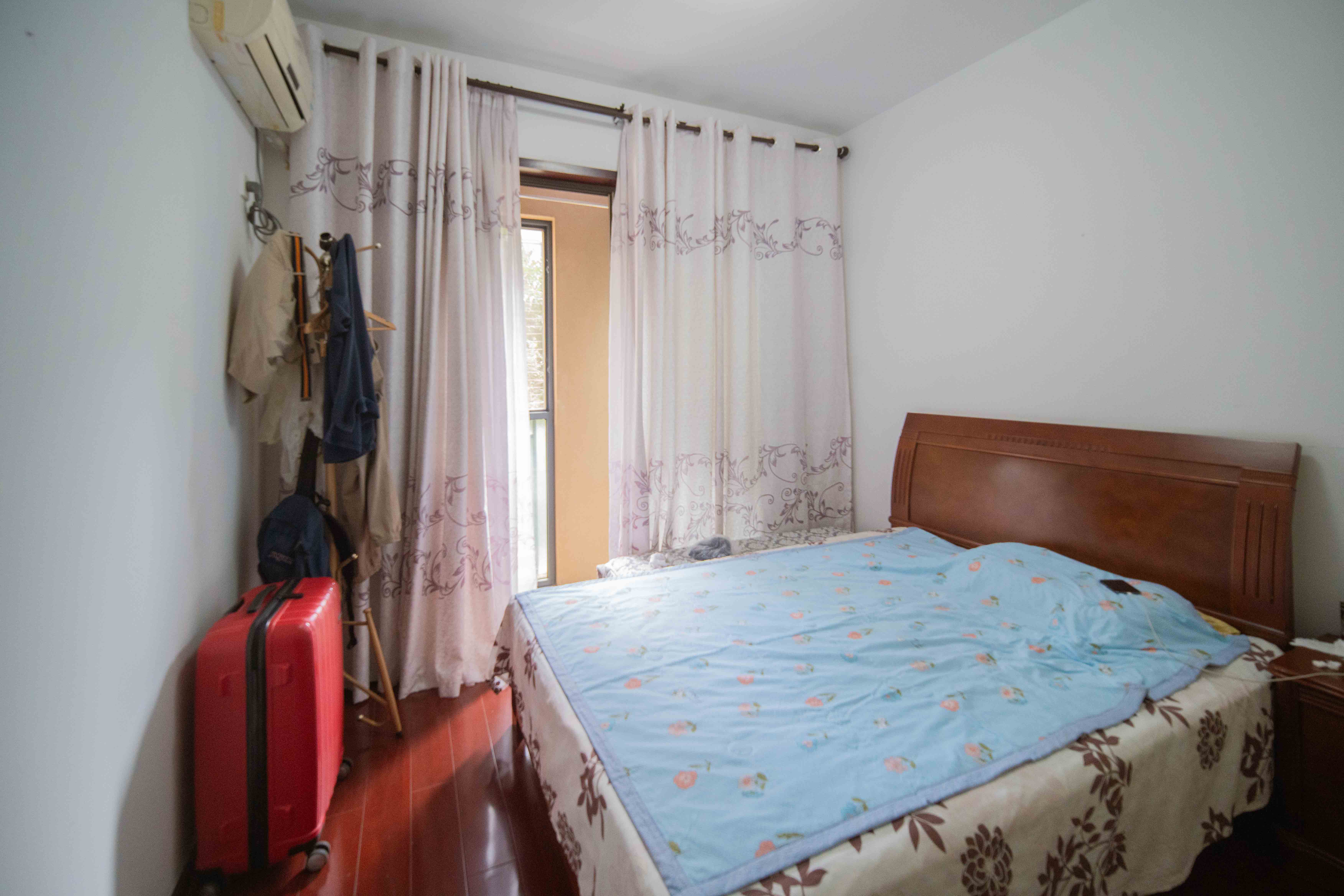 中城丽景香山园  4室2厅2卫    160.0万卧室