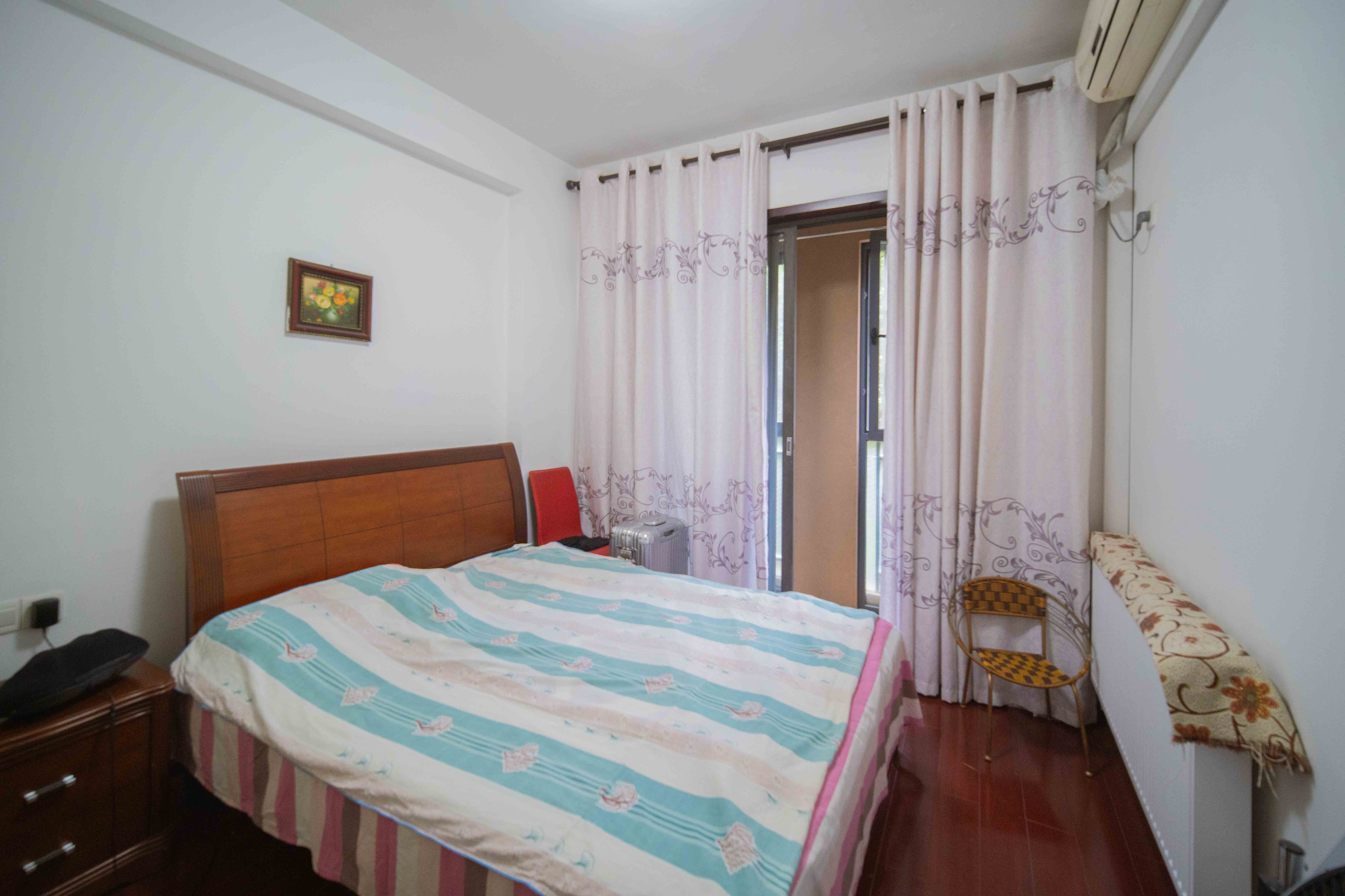 中城丽景香山园  4室2厅2卫    160.0万卧室