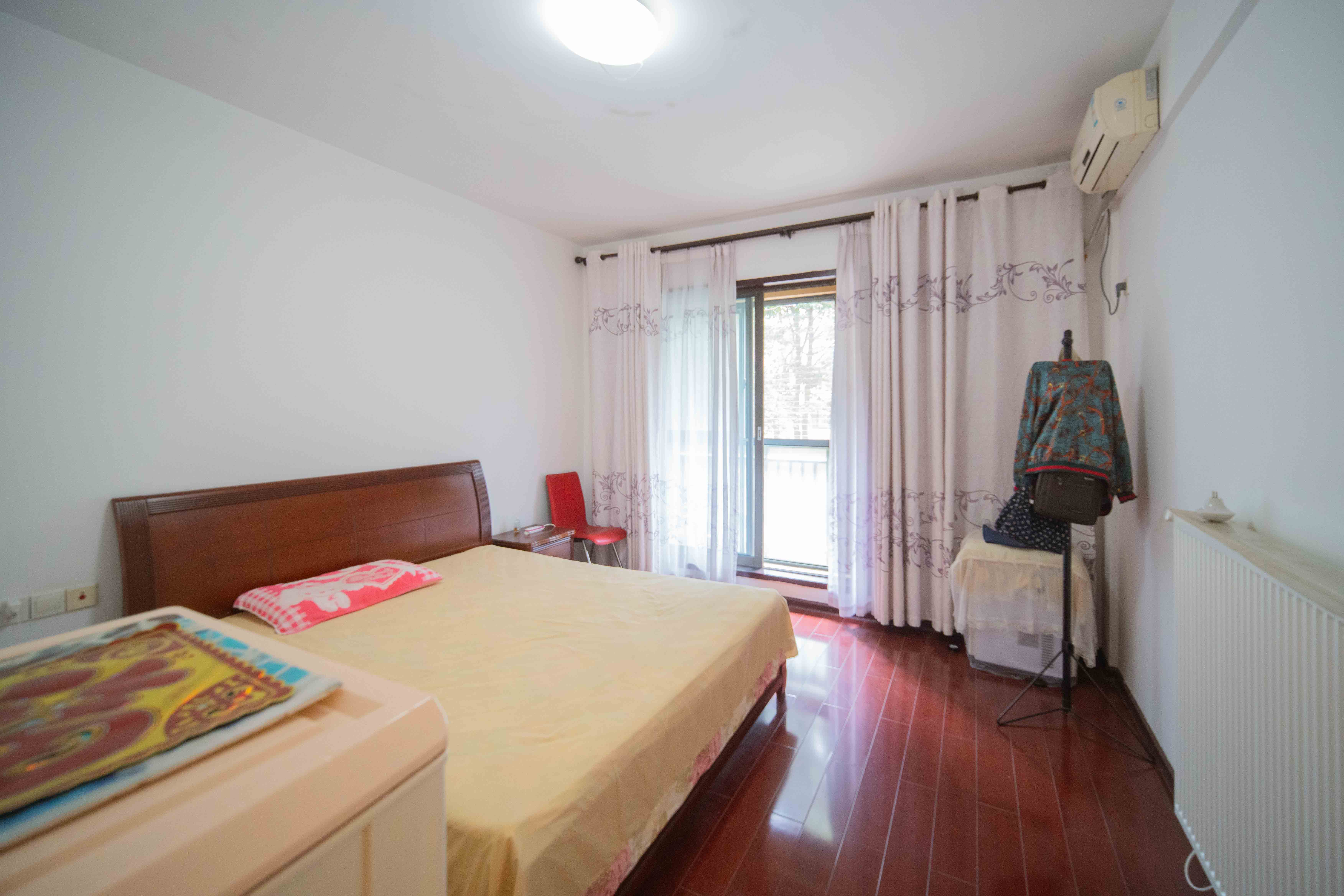 中城丽景香山园  4室2厅2卫    160.0万卧室