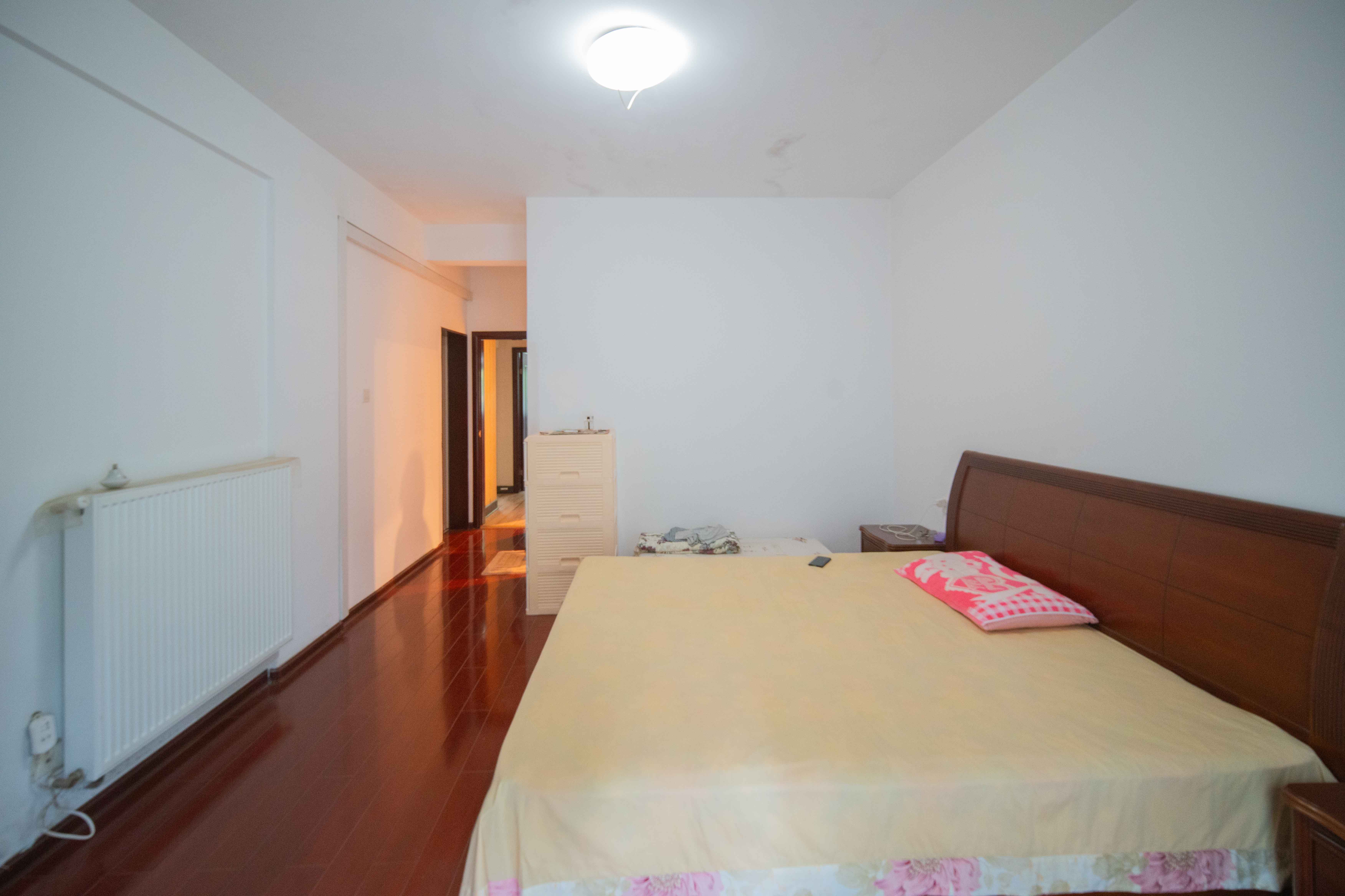 中城丽景香山园  4室2厅2卫    160.0万卧室