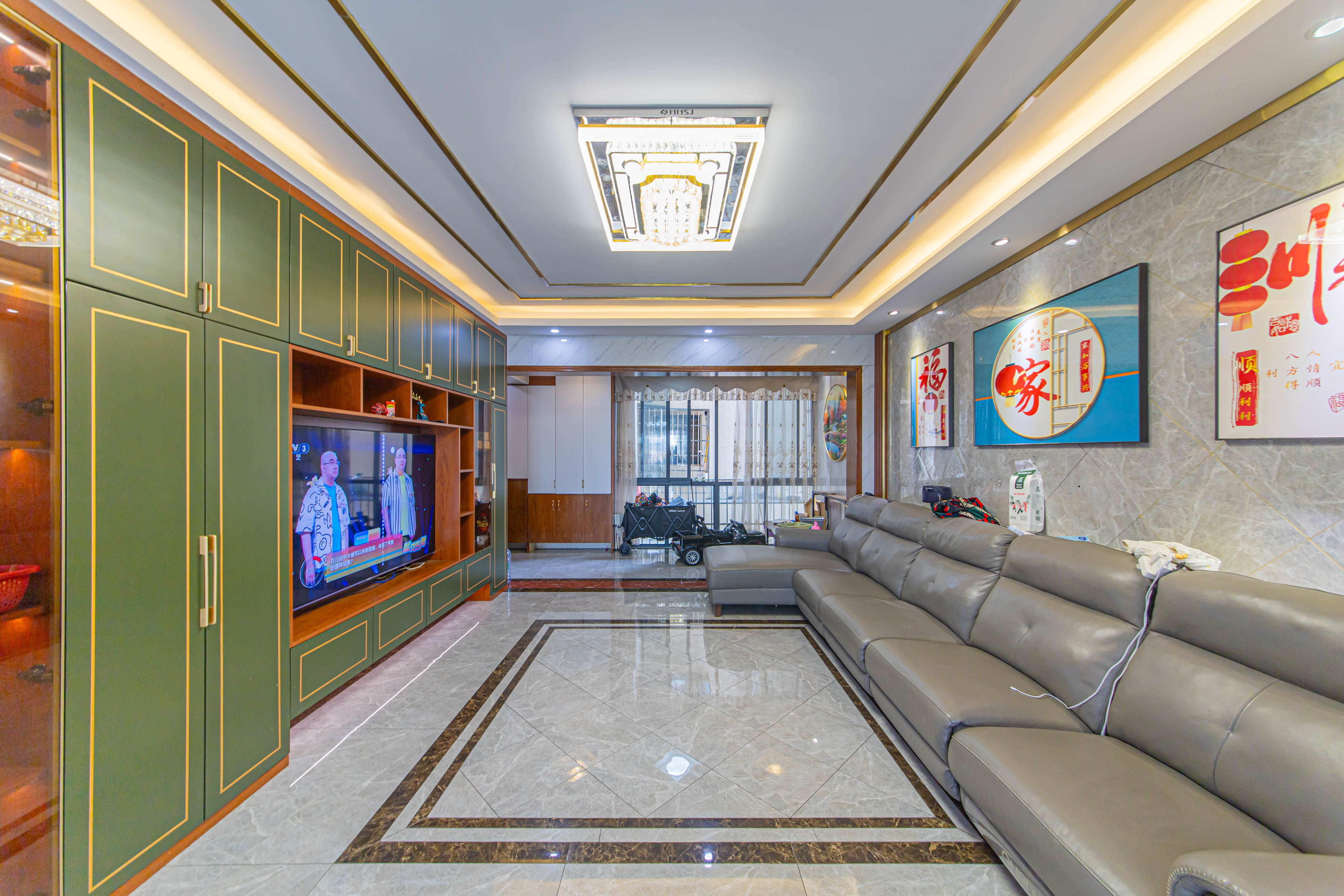 黑金时代广场  5室2厅2卫    120.0万 黑金时代广场  5室2厅2卫    120.0万客厅