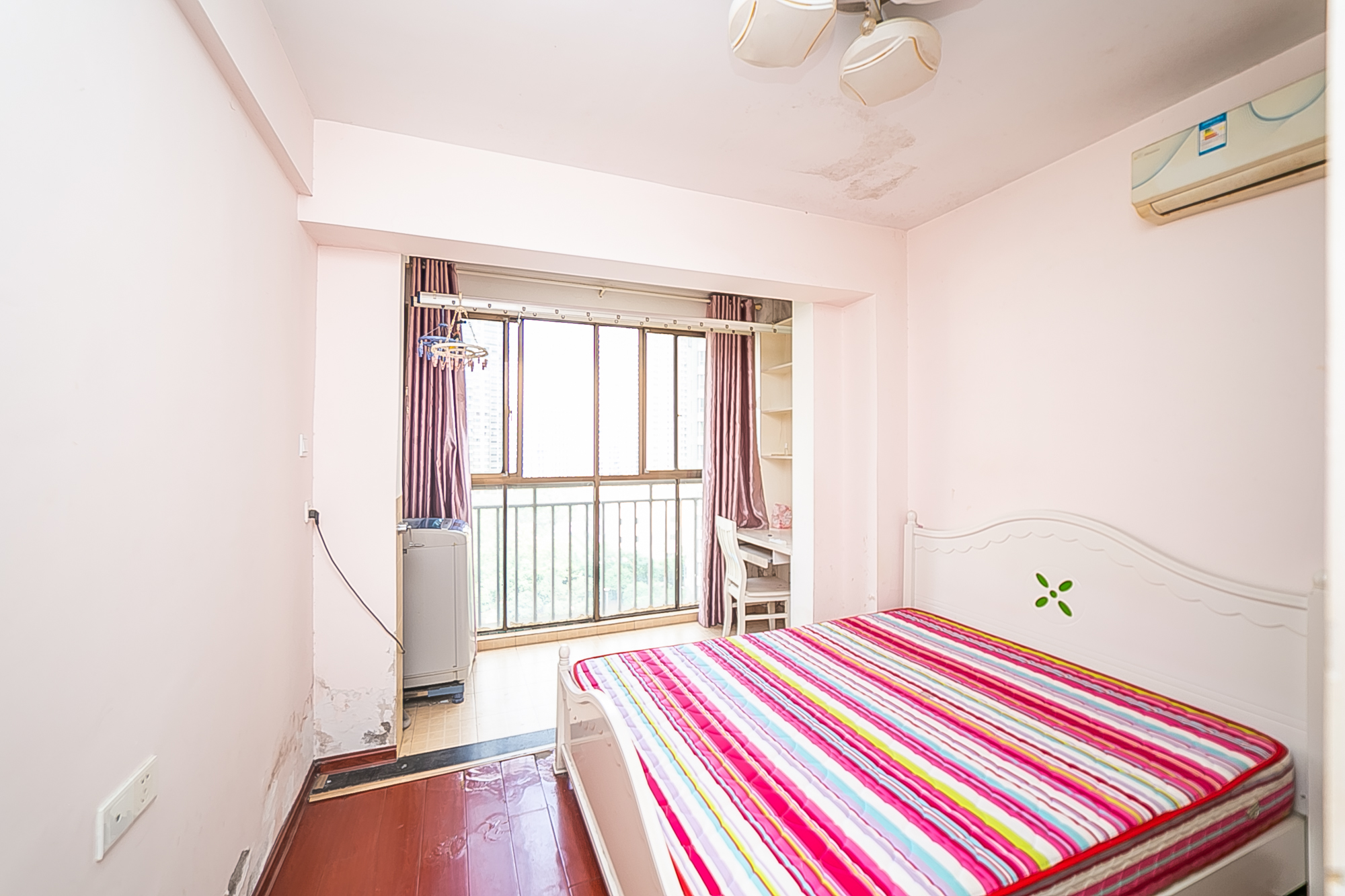 层上观邸  1室1厅1卫    39.8万 层上观邸  1室1厅1卫    39.8万卧室