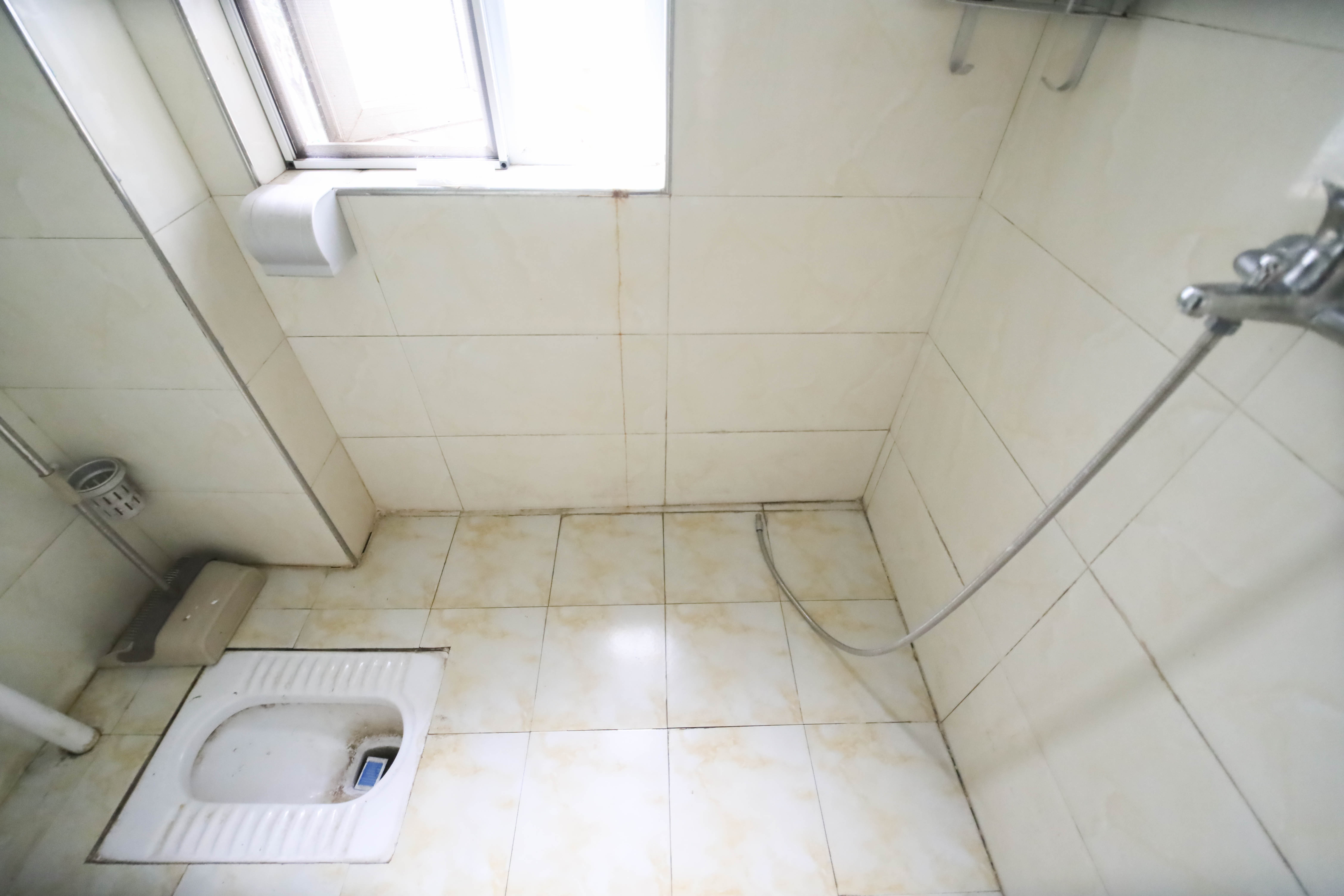 丽发新城  3室2厅2卫    85.0万卫生间