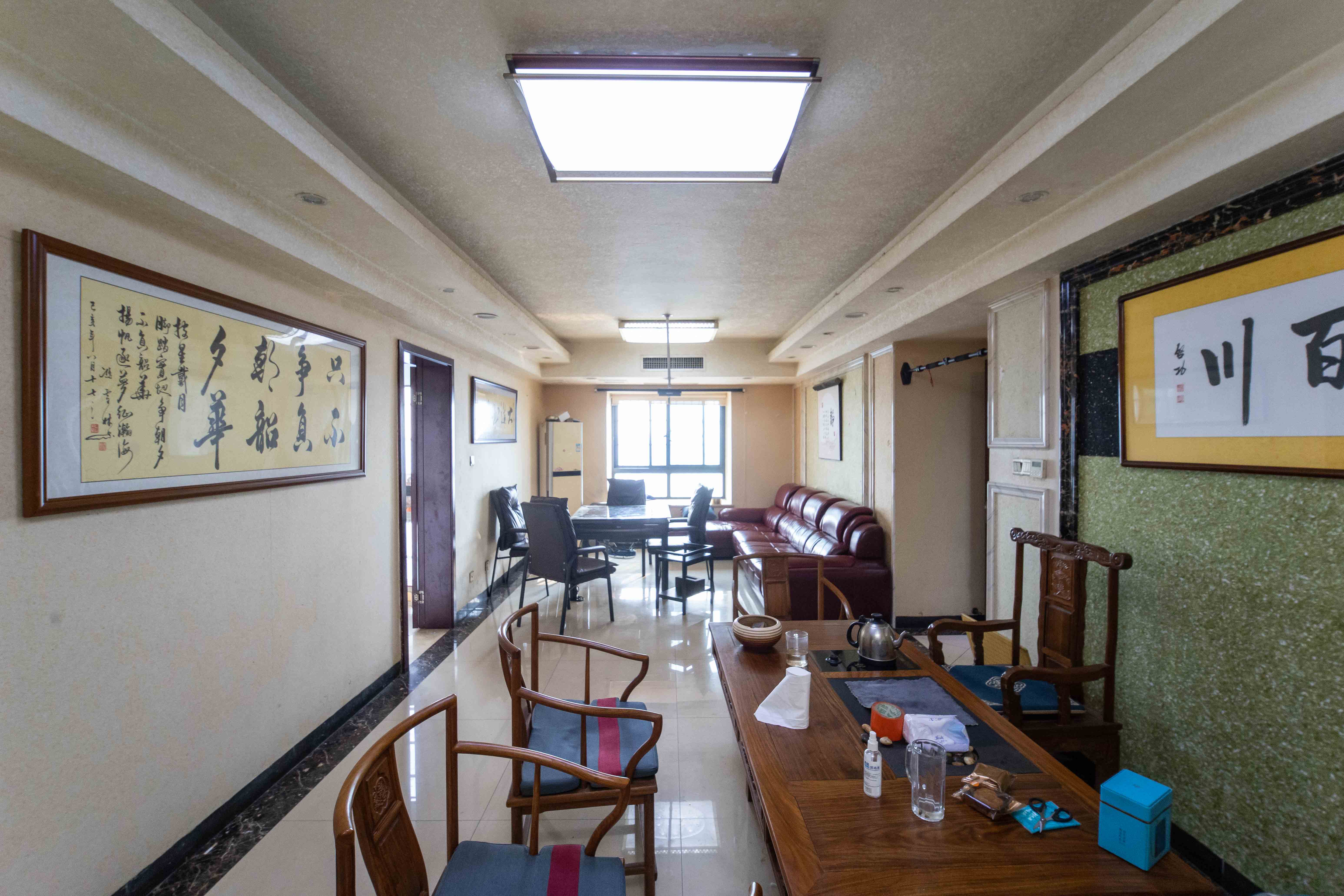 华城广场  3室2厅1卫   122.00万客厅