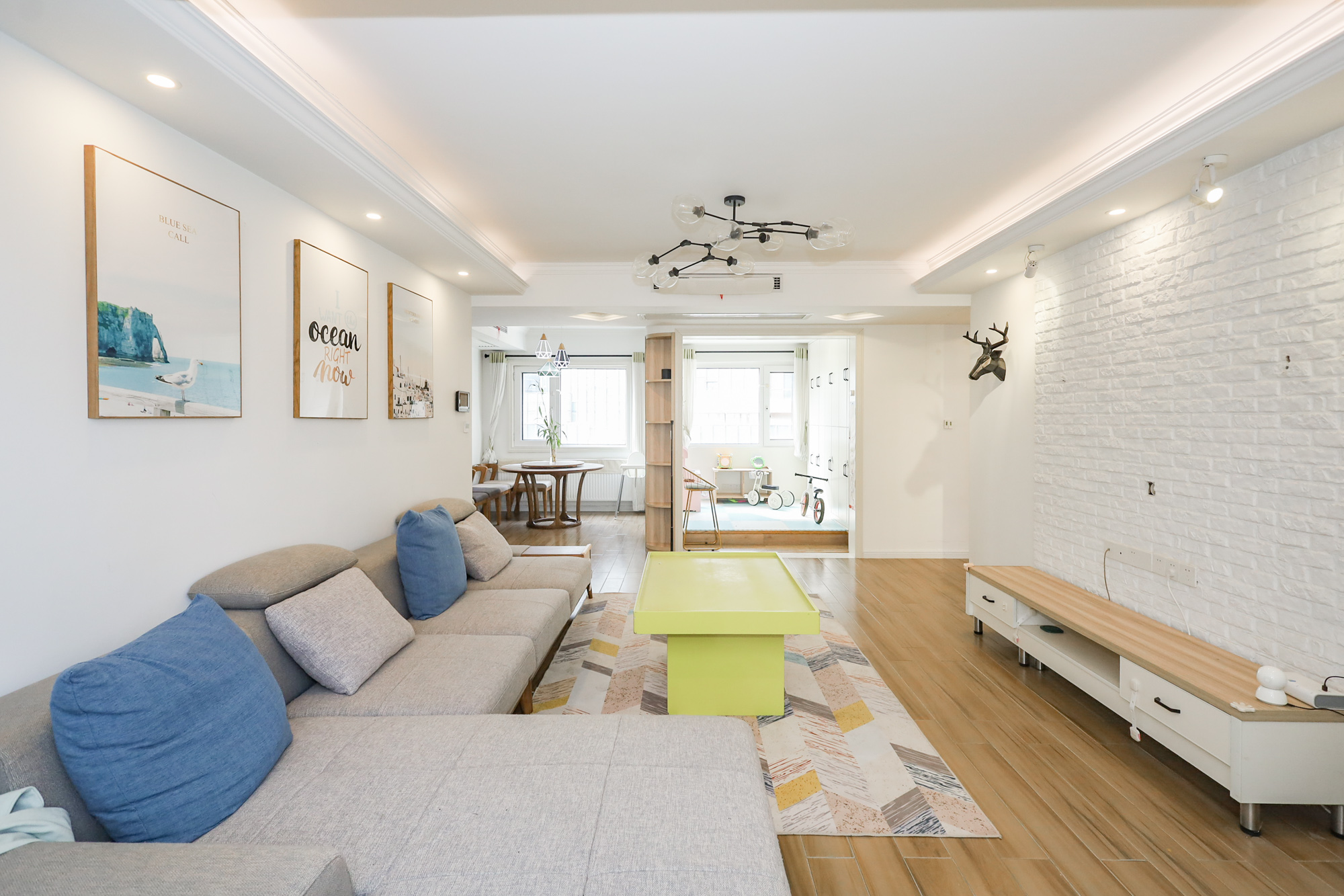 南山雍江汇(滨江国际新城) 4室2厅1卫 190.0万 南山雍江汇(滨江国际新城) 4室2厅1卫 190.0万客厅