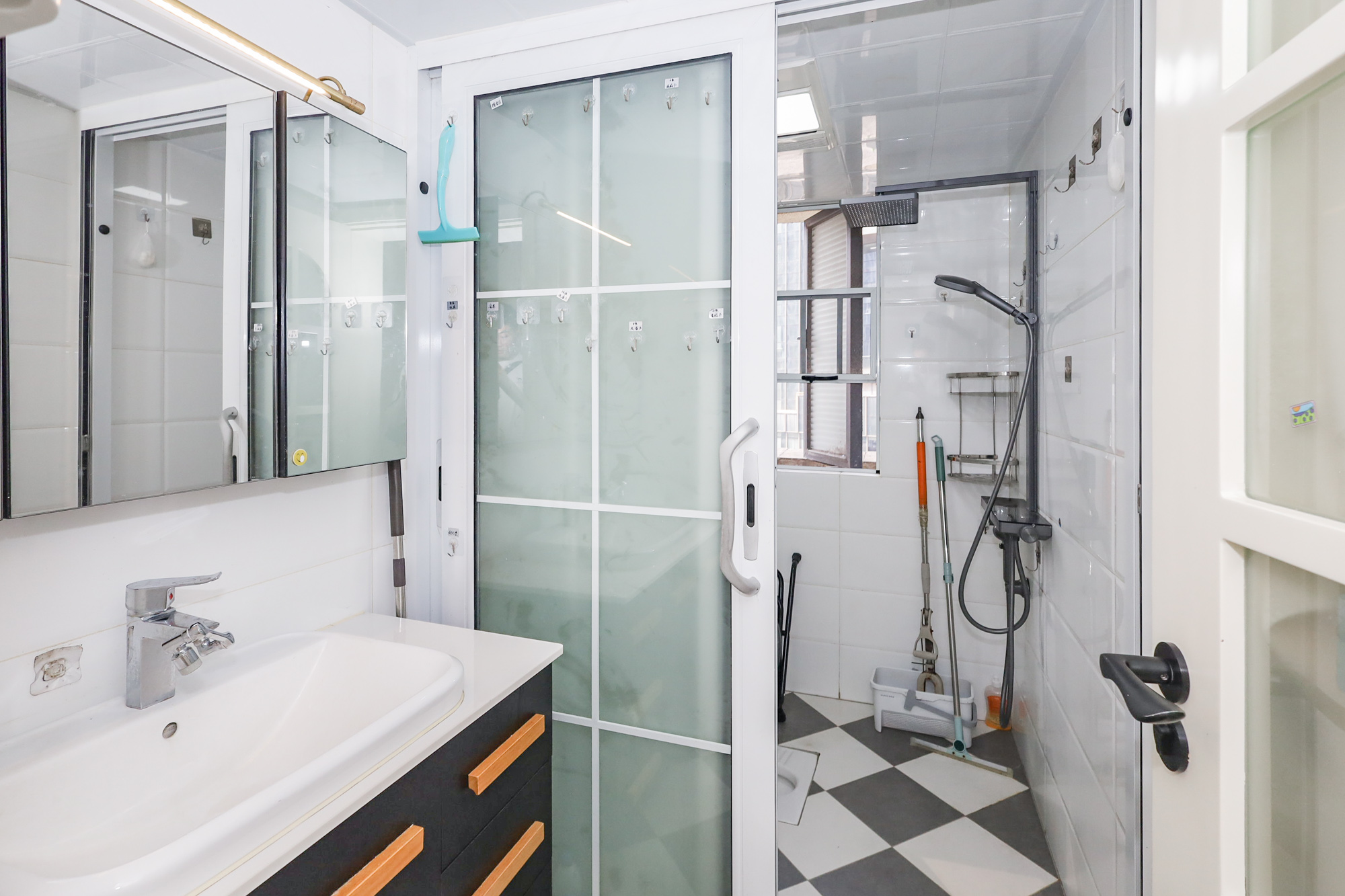 南山雍江汇(滨江国际新城) 4室2厅1卫 190.0万 南山雍江汇(滨江国际新城) 4室2厅1卫 190.0万卫生间