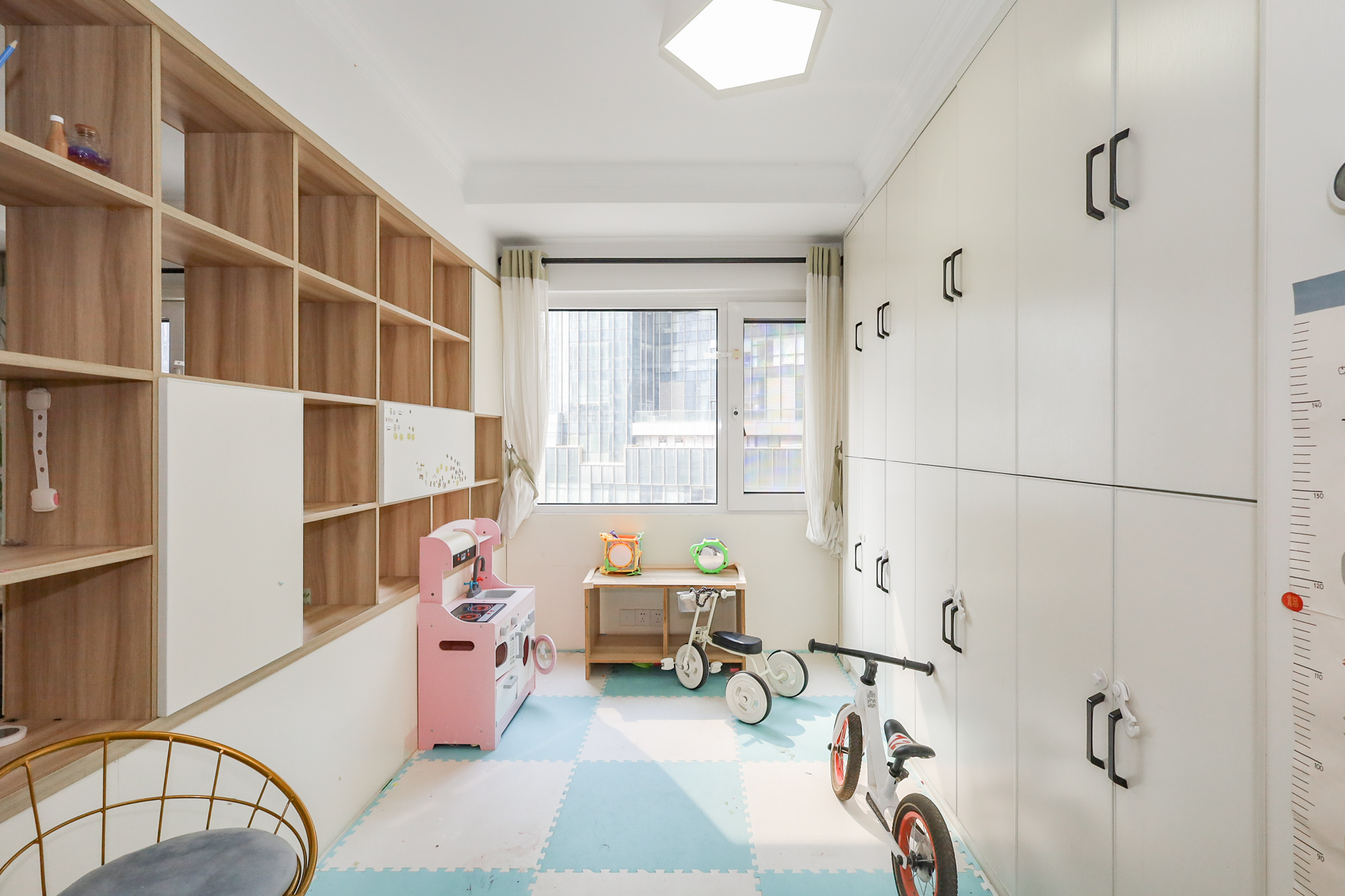 南山雍江汇(滨江国际新城) 4室2厅1卫 190.0万 南山雍江汇(滨江国际新城) 4室2厅1卫 190.0万卧室