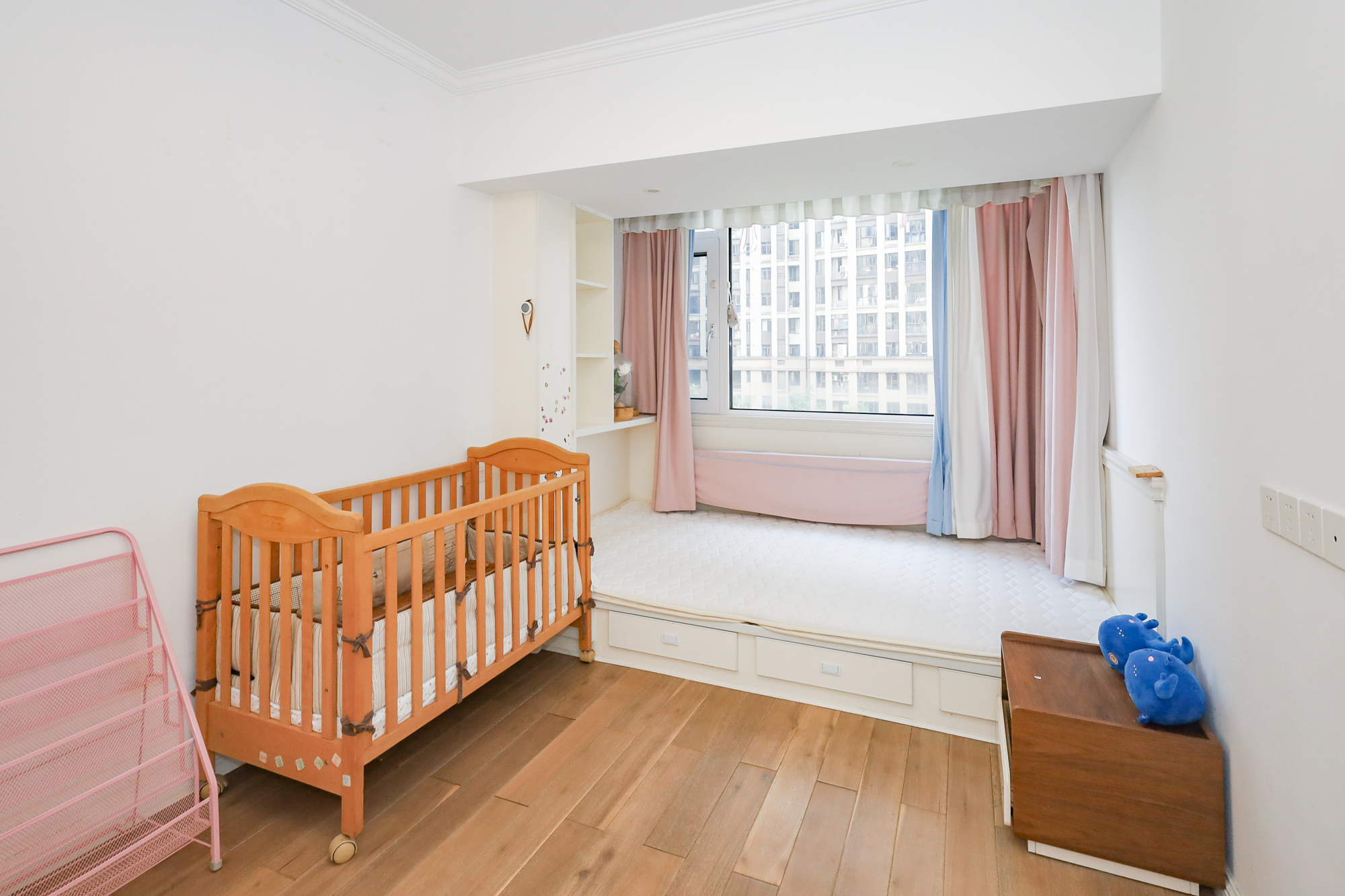 南山雍江汇(滨江国际新城) 4室2厅1卫 190.0万 南山雍江汇(滨江国际新城) 4室2厅1卫 190.0万卧室