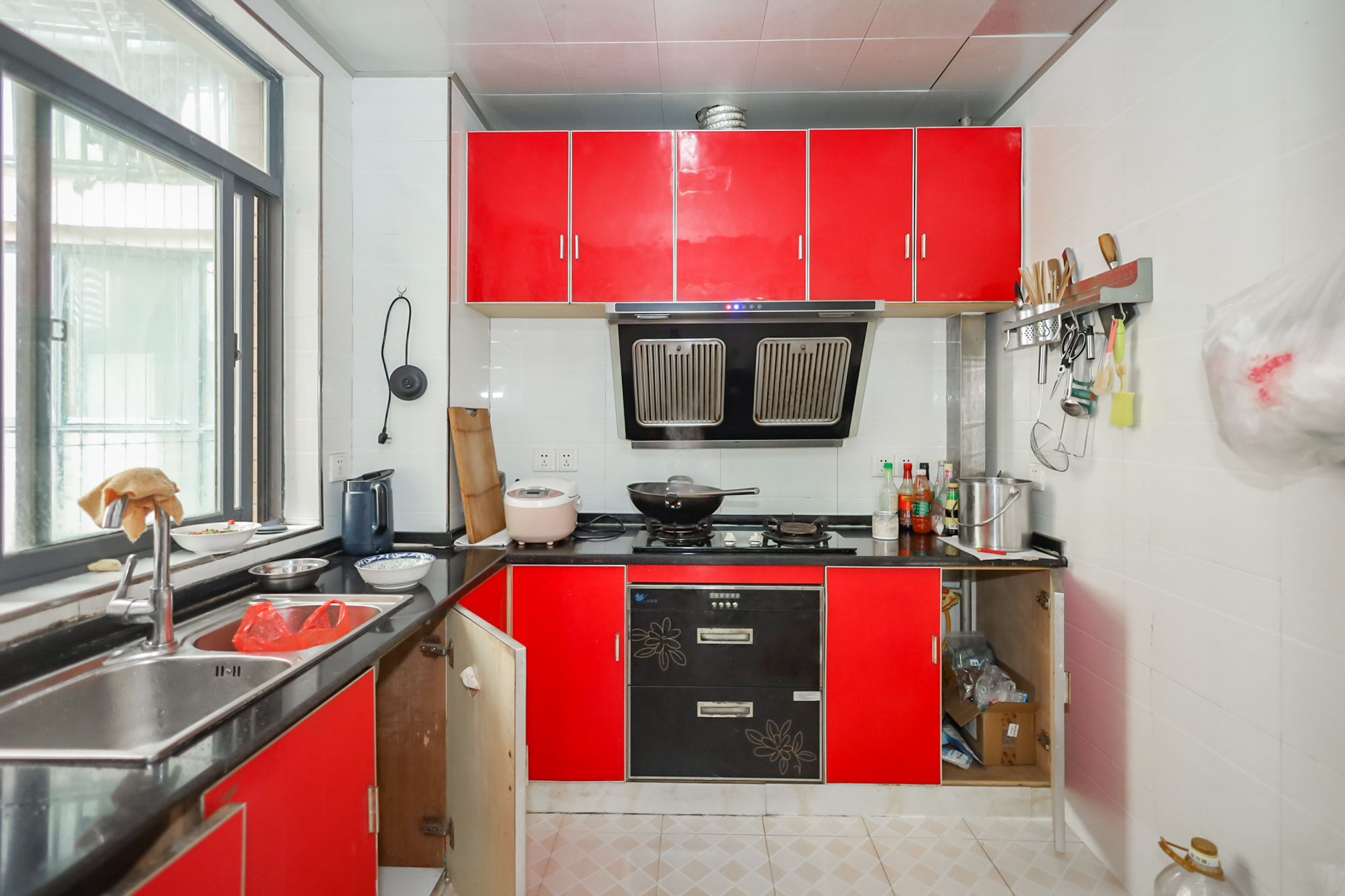 天骄福邸  2室2厅1卫    94.89万 天骄福邸  2室2厅1卫    94.89万厨房