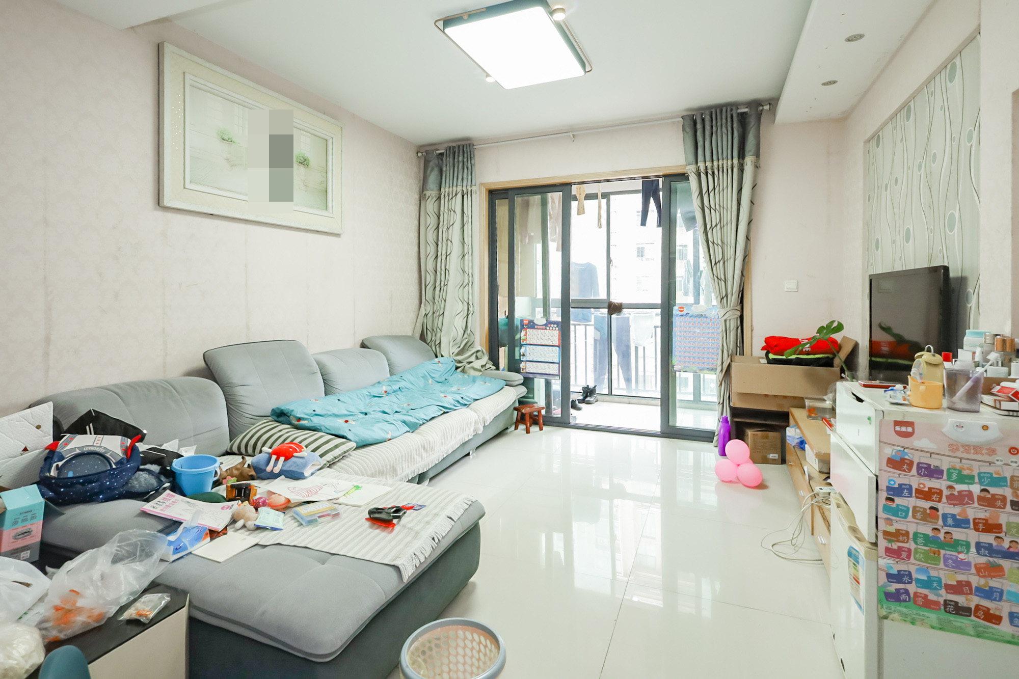 天骄福邸  2室2厅1卫    94.89万 天骄福邸  2室2厅1卫    94.89万客厅