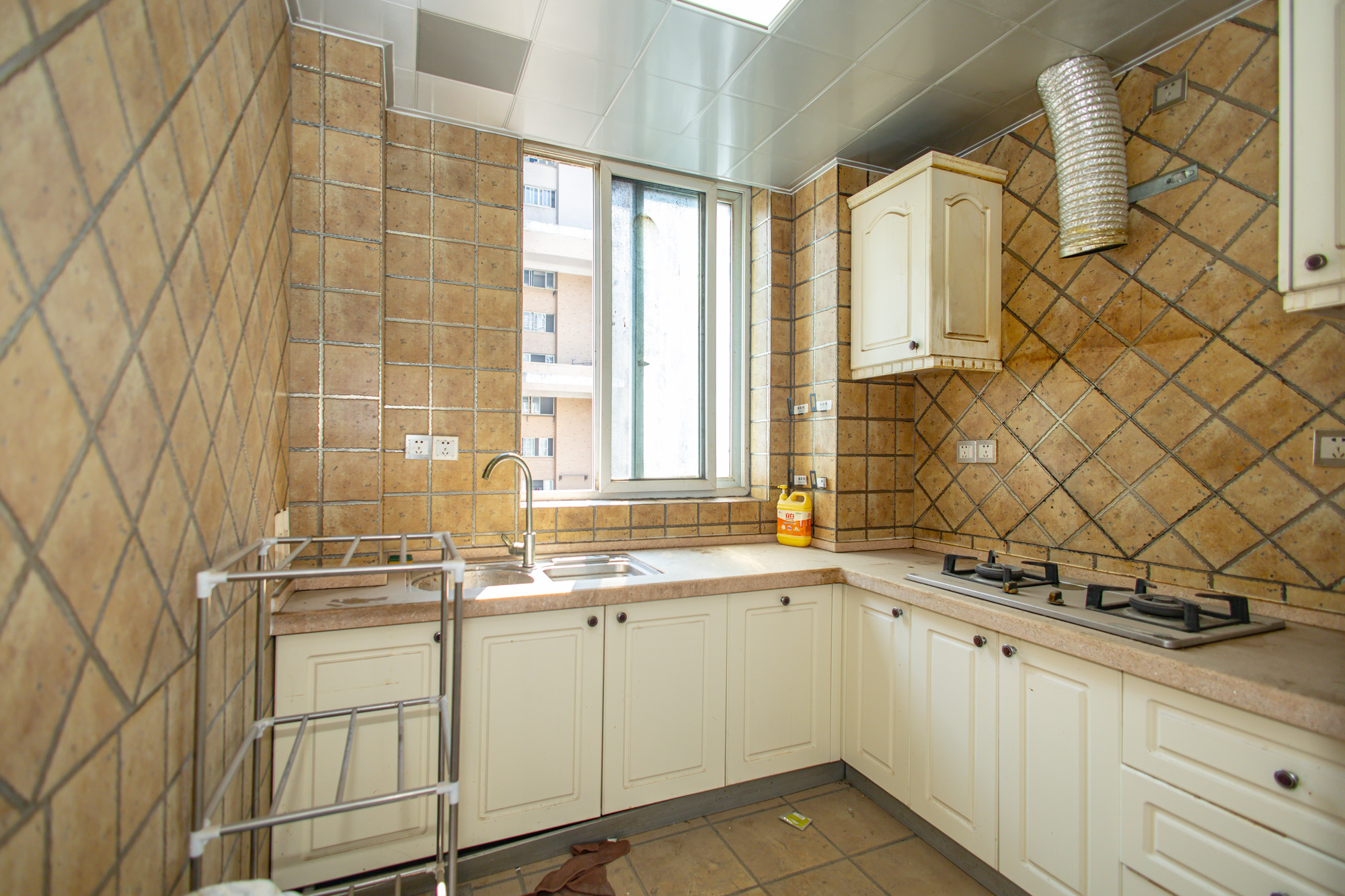 筑梦园  3室2厅1卫    69.6万 筑梦园  3室2厅1卫    69.6万厨房