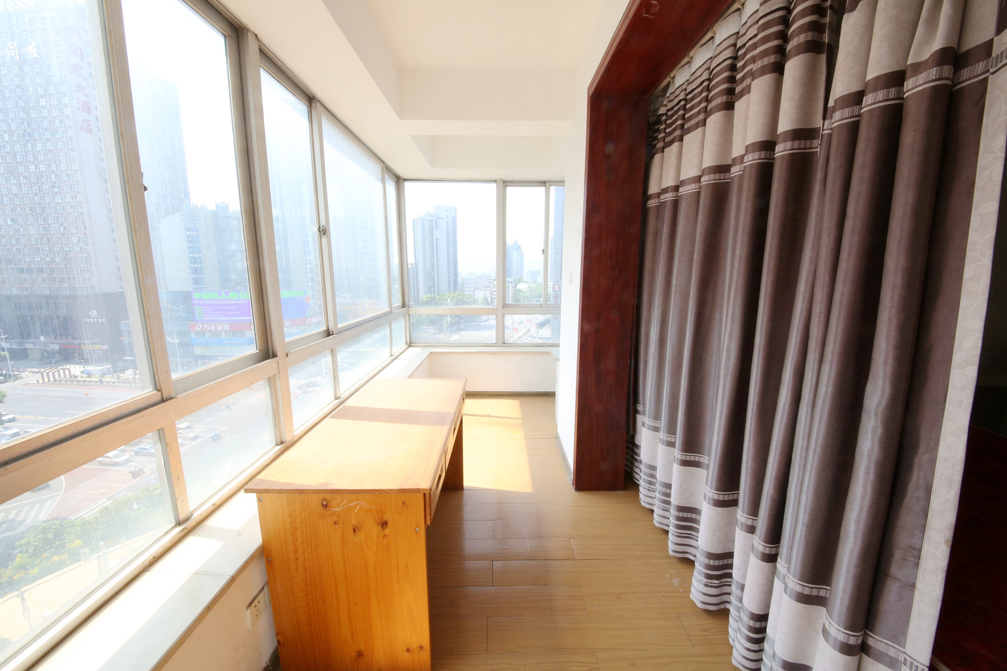 省建苑小区  4室2厅2卫   116.00万阳台