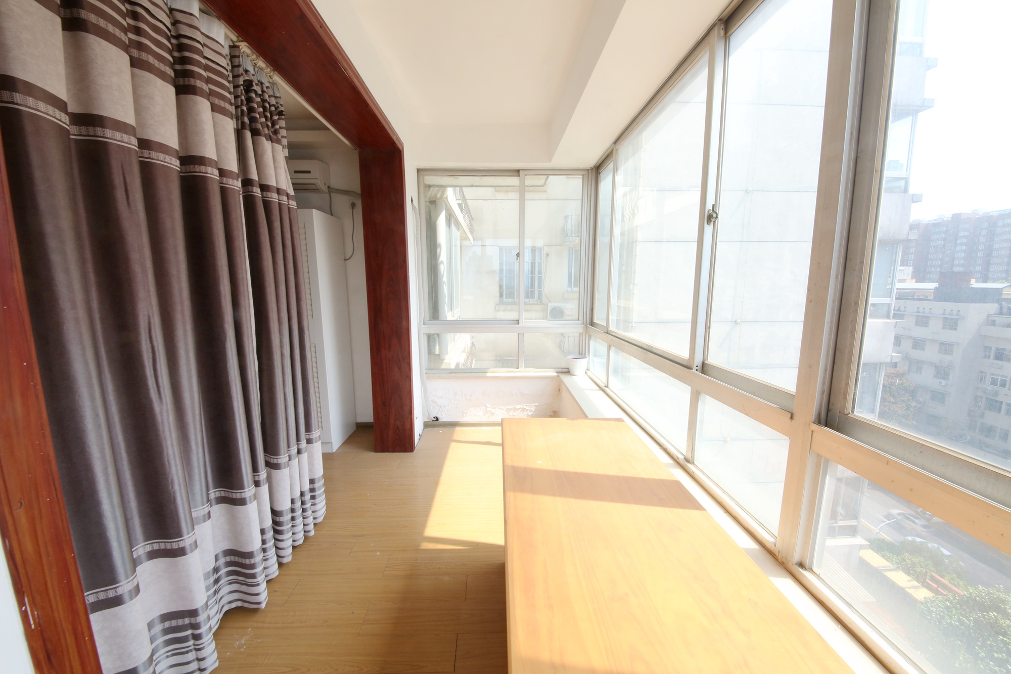 省建苑小区  4室2厅2卫   116.00万阳台