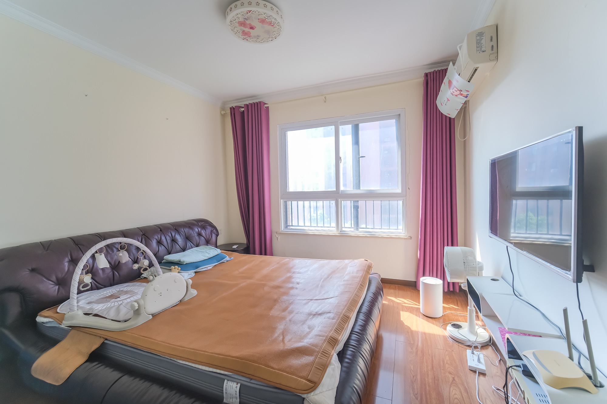 三一街区 3室2厅2卫 78.8万 三一街区 3室2厅2卫 78.8万卧室