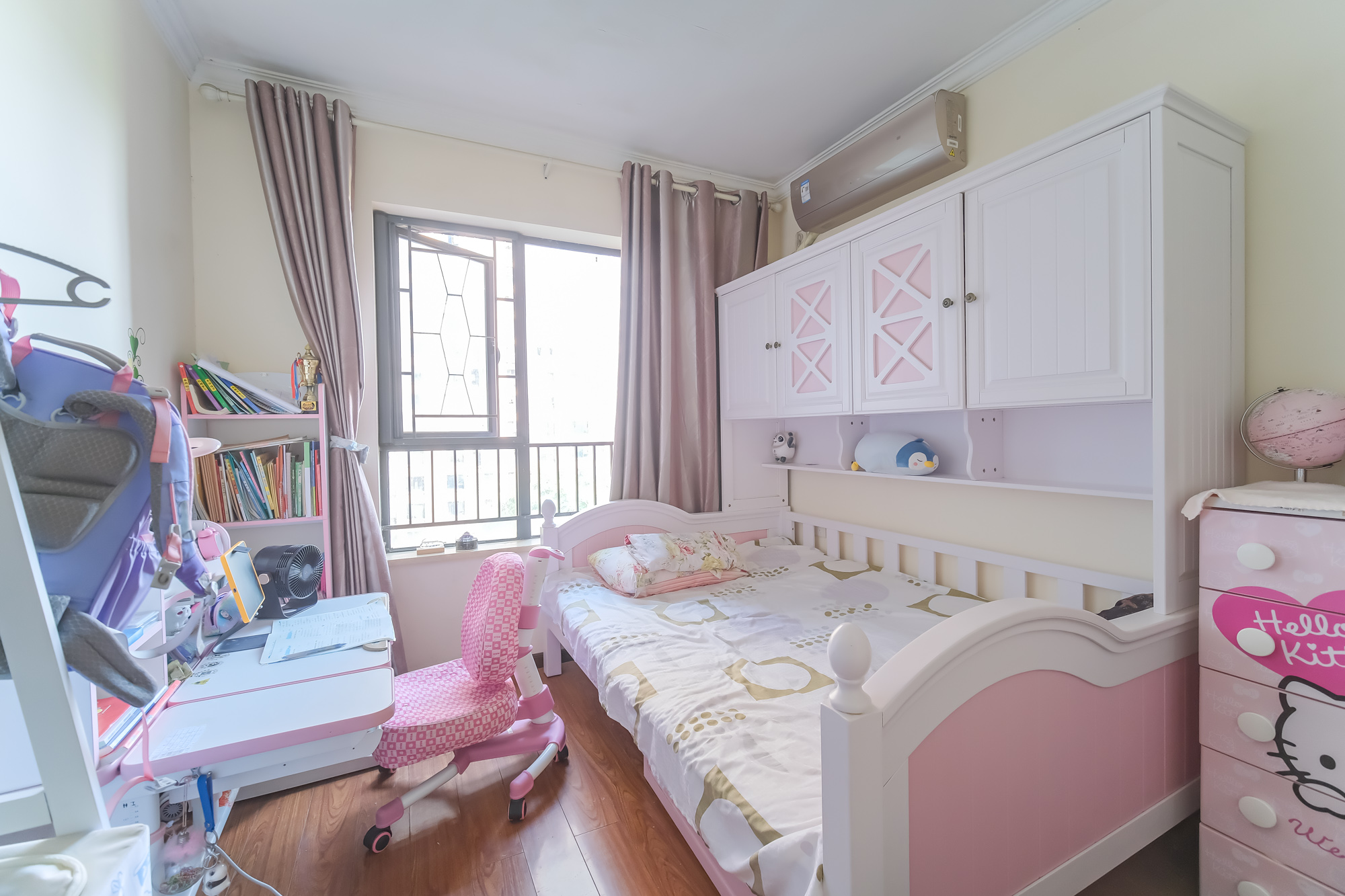 三一街区 3室2厅2卫 78.8万 三一街区 3室2厅2卫 78.8万卧室