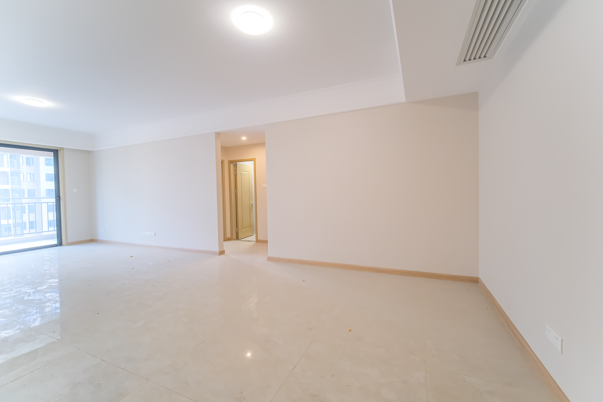 运达锦绣广场  3室2厅2卫    160.0万 运达锦绣广场  3室2厅2卫    160.0万客厅