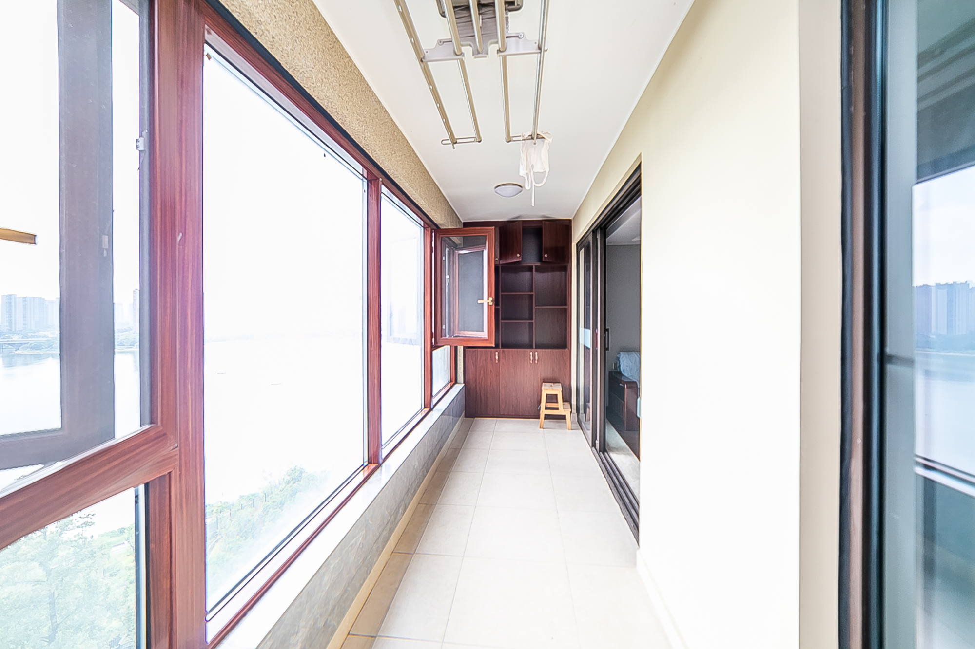 万科紫台  3室2厅2卫   320.00万阳台