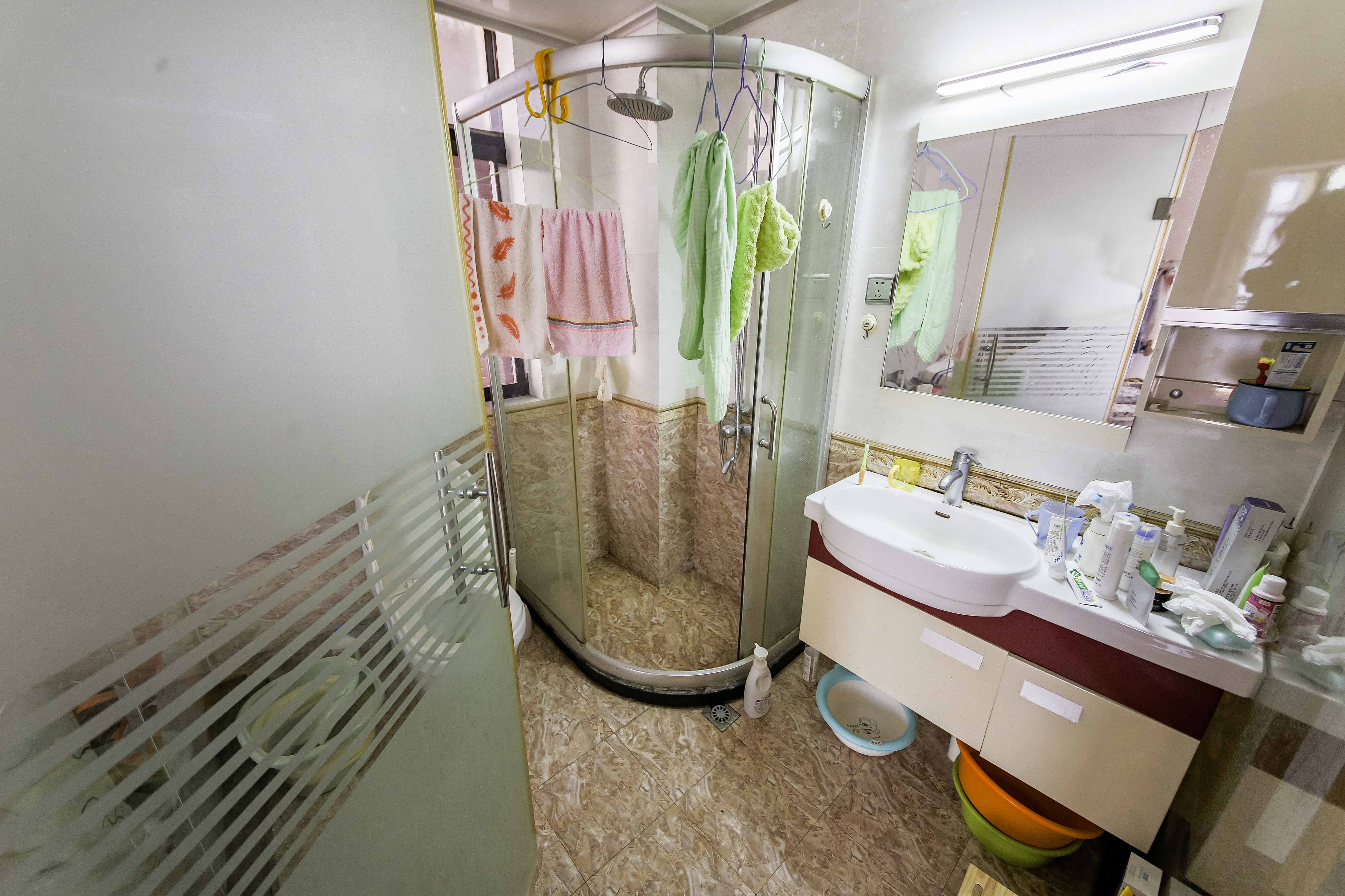 鑫远湘府华城  3室2厅2卫   156.00万卫生间