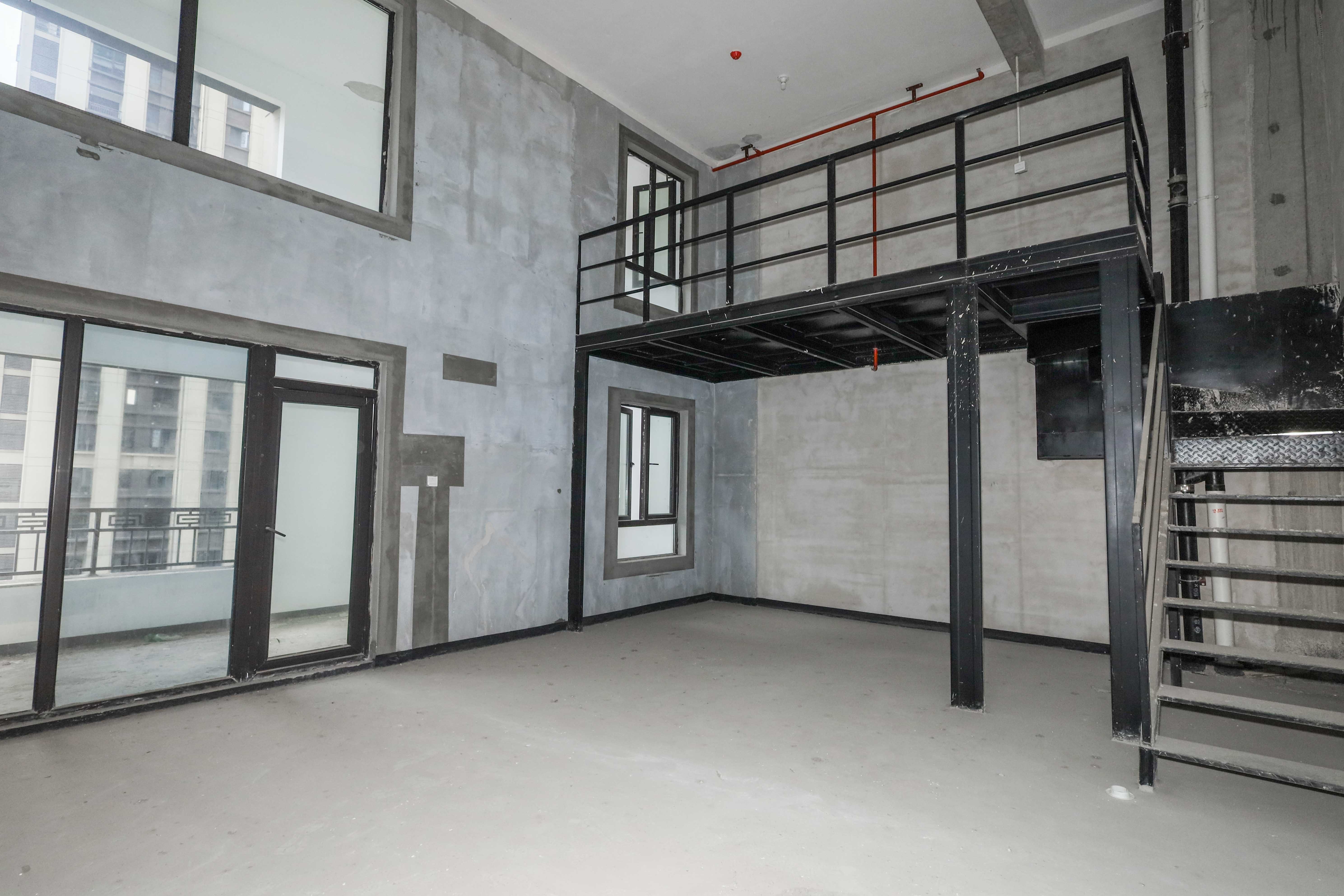 建发央著  4室2厅2卫   395.00万客厅