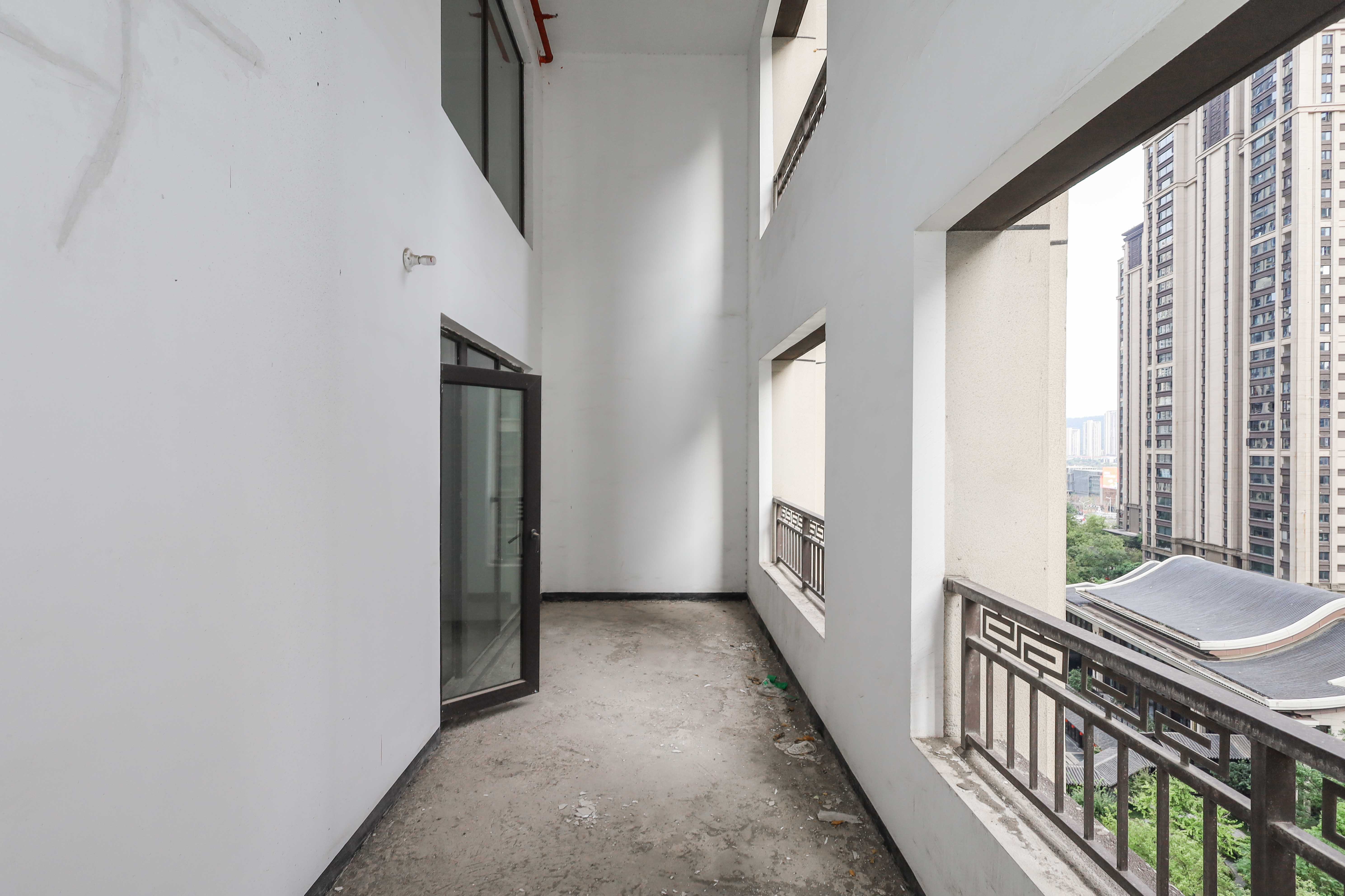 建发央著  4室2厅2卫   395.00万阳台