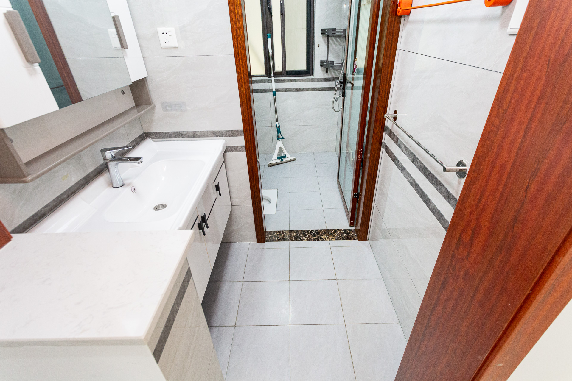 长燃润和天地(长润小区印湘江) 4室1厅2卫 116.8万 长燃润和天地(长润小区印湘江) 4室1厅2卫 116.8万卫生间