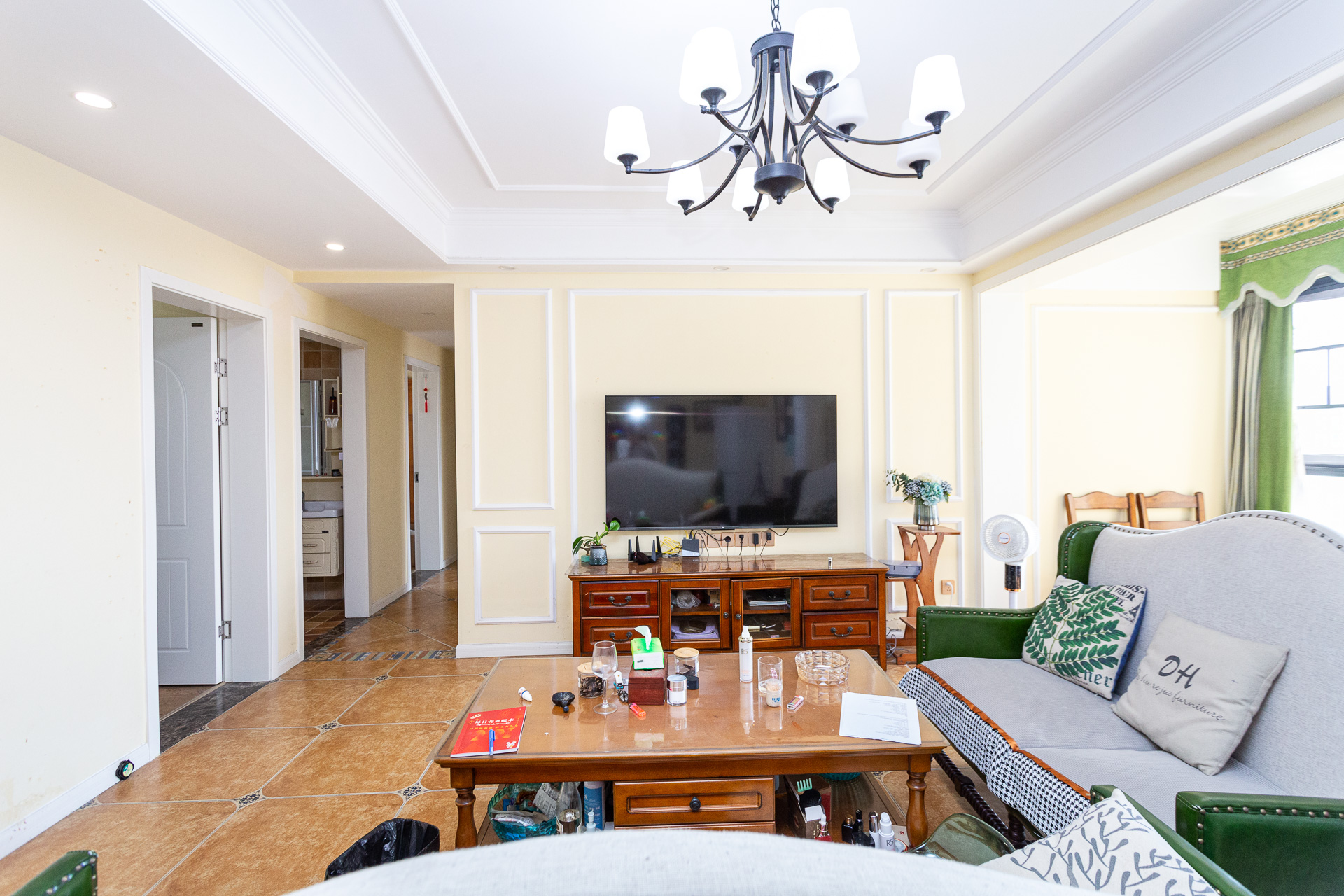 勤诚达新界 4室2厅2卫 120.0万 勤诚达新界 4室2厅2卫 120.0万客厅