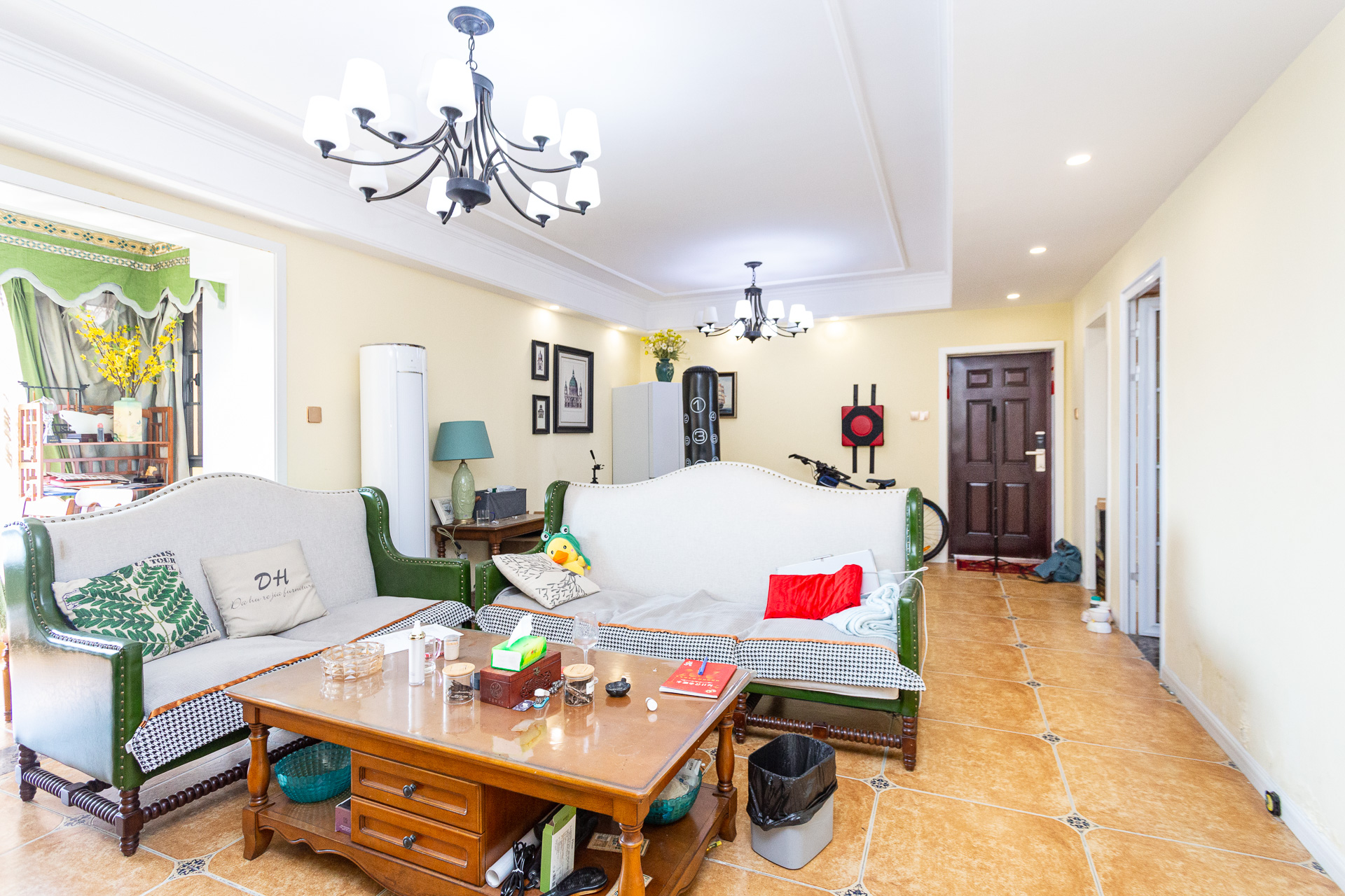 勤诚达新界 4室2厅2卫 120.0万 勤诚达新界 4室2厅2卫 120.0万客厅