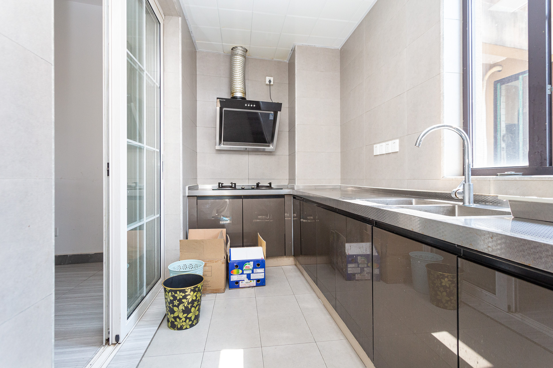 勤诚达境界城  4室2厅2卫    109.0万 勤诚达境界城  4室2厅2卫    109.0万厨房