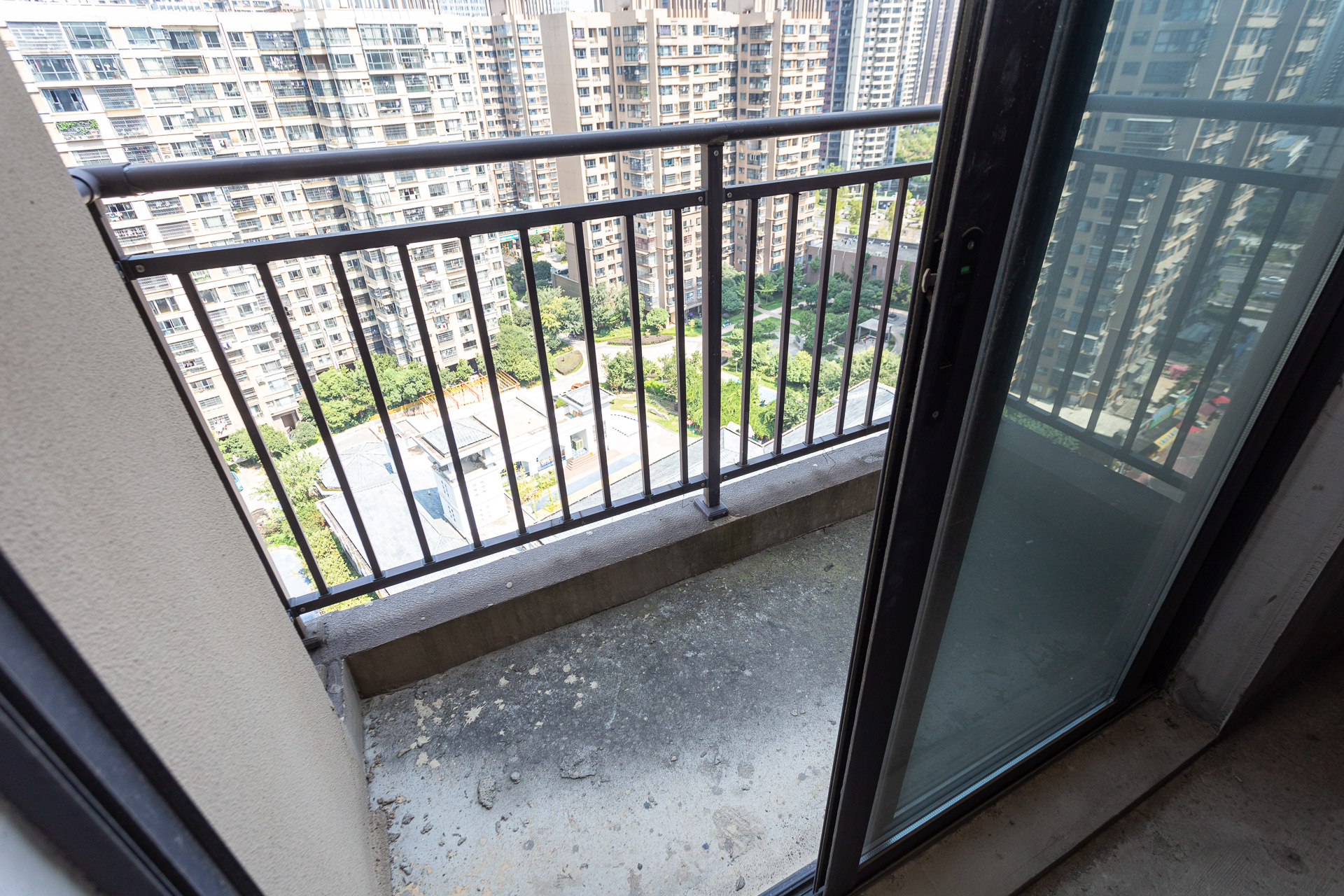 勤诚达境界城 4室1厅2卫 75.0万 勤诚达境界城 4室1厅2卫 75.0万阳台