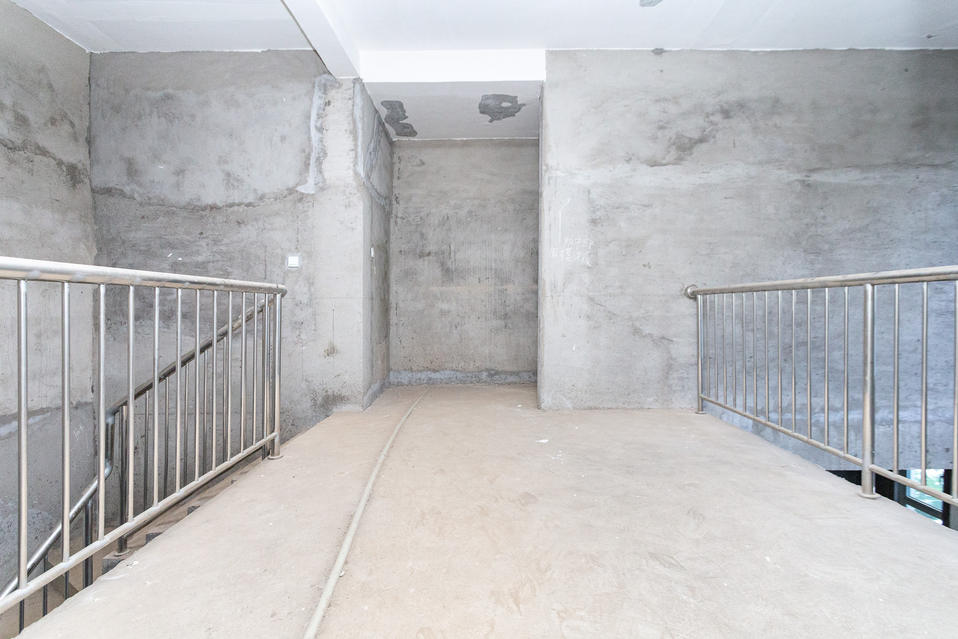 谷山逸墅 5室2厅2卫 330.0万 谷山逸墅 5室2厅2卫 330.0万其他