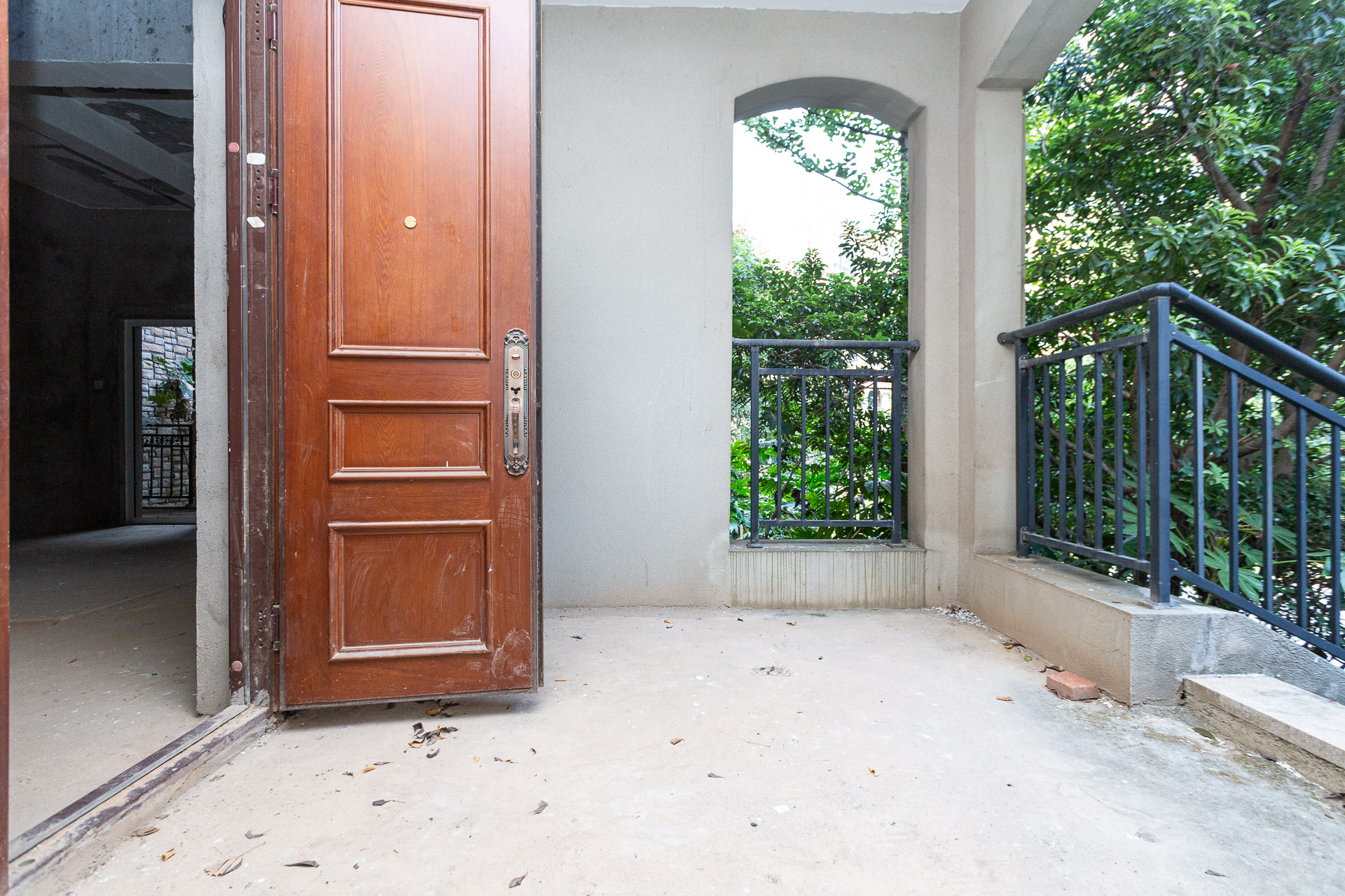 谷山逸墅 5室2厅2卫 330.0万 谷山逸墅 5室2厅2卫 330.0万阳台